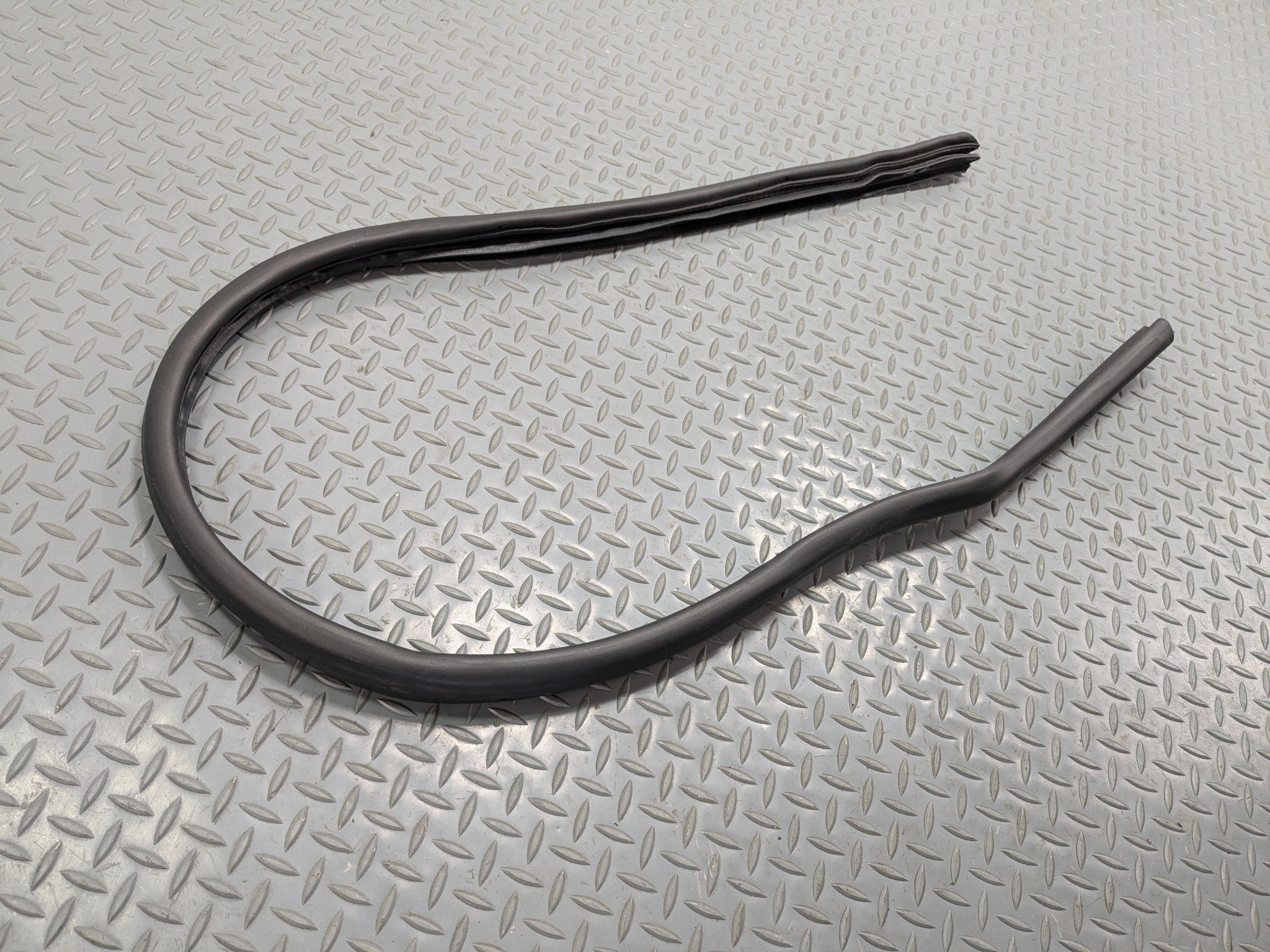 09 - 10 OEM MINI COOPER CONVERTIBLE FRONT LEFT DOOR WEATHER STRIPPING RUBBER SEA