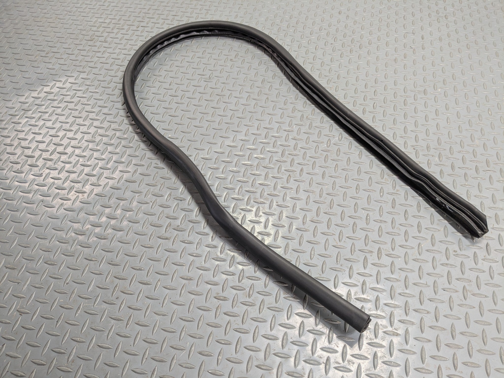 09 - 10 OEM MINI COOPER CONVERTIBLE FRONT LEFT DOOR WEATHER STRIPPING RUBBER SEA