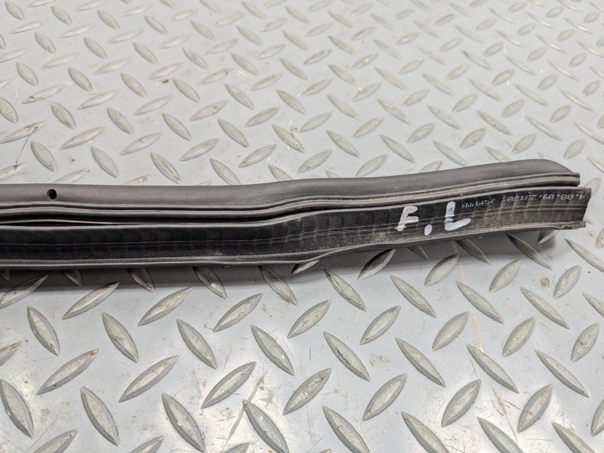 09 - 10 OEM MINI COOPER CONVERTIBLE FRONT LEFT DOOR WEATHER STRIPPING RUBBER SEA