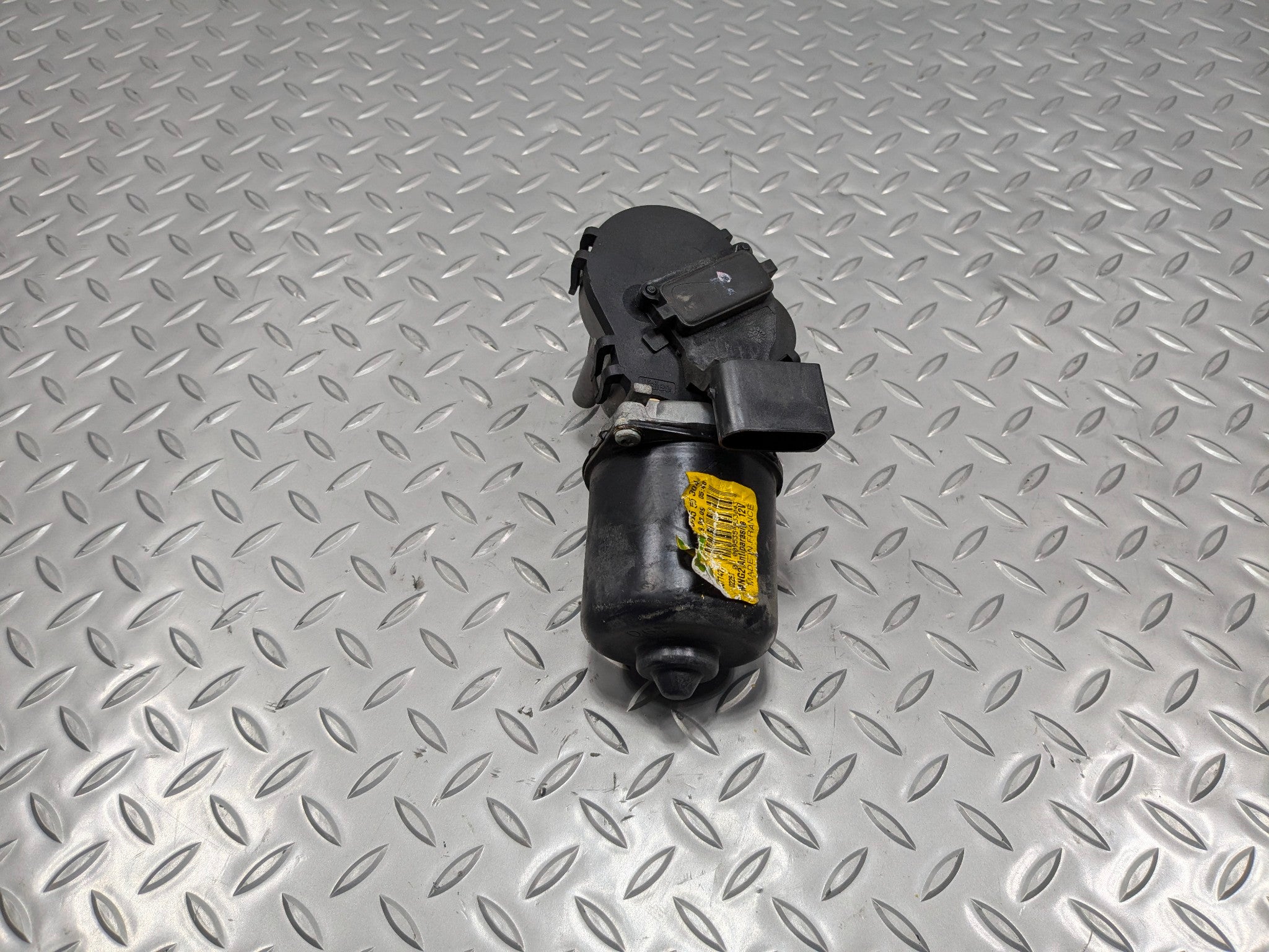 2009 - 2010 OEM MINI COOPER CONVERTIBLE FRONT WINDSHIELD WIPER MOTOR ASSEMBLY