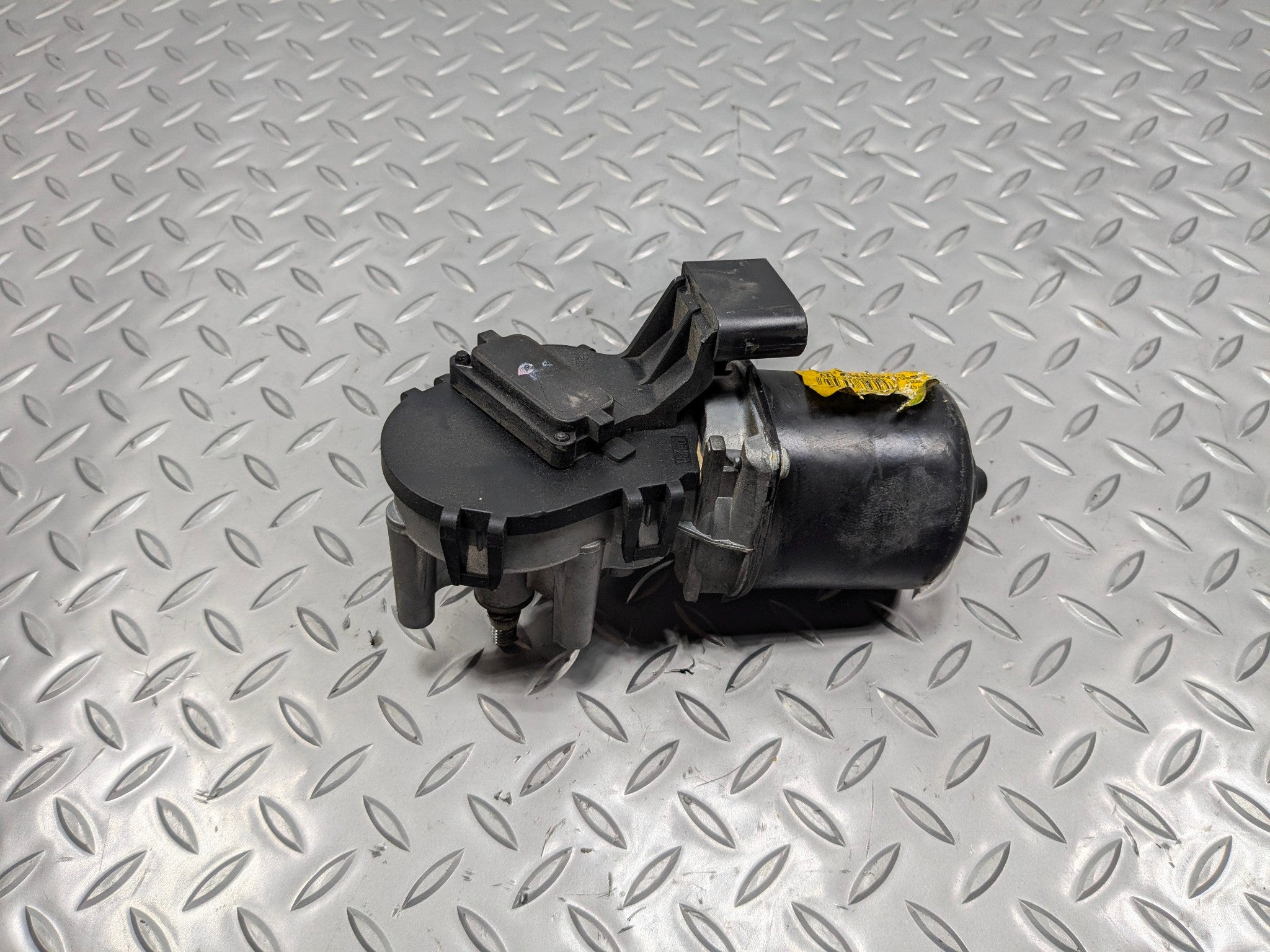 2009 - 2010 OEM MINI COOPER CONVERTIBLE FRONT WINDSHIELD WIPER MOTOR ASSEMBLY