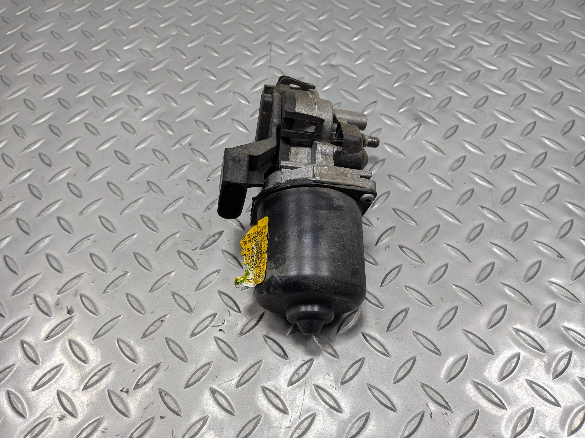 2009 - 2010 OEM MINI COOPER CONVERTIBLE FRONT WINDSHIELD WIPER MOTOR ASSEMBLY