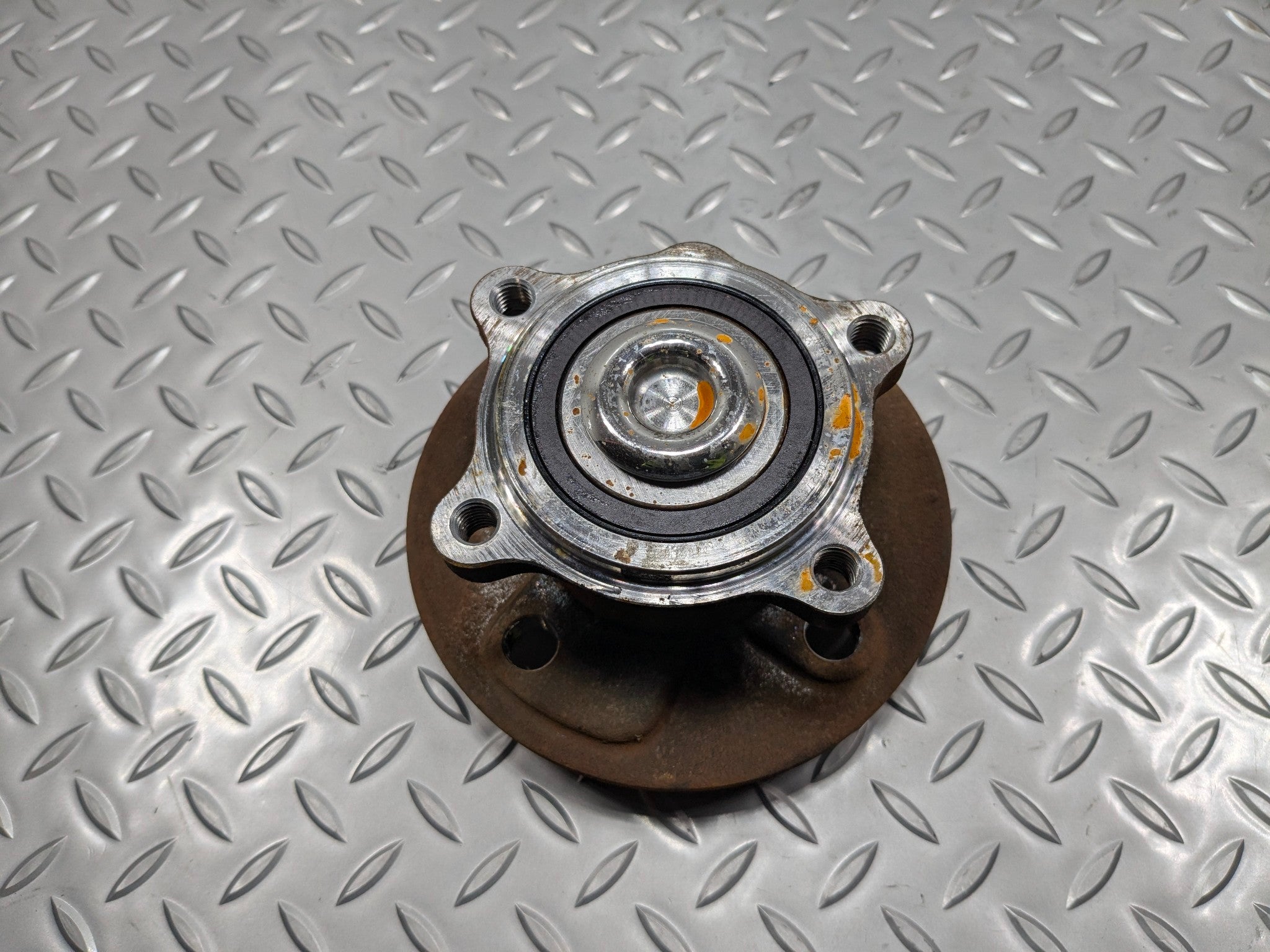 2009 - 2010 OEM MINI COOPER CONVERTIBLE REAR LEFT DRIVER SIDE WHEEL BEARING HUB