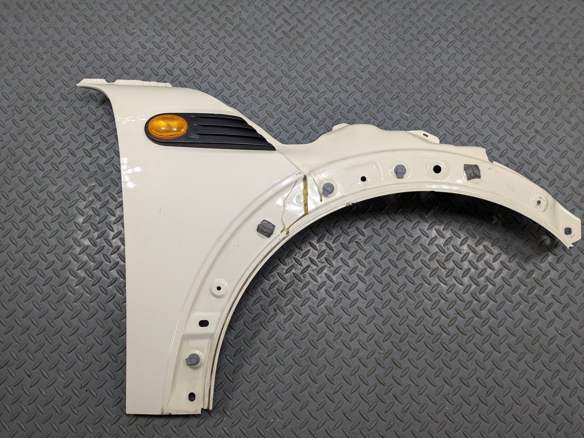 09 - 10 OEM MINI COOPER CONVERTIBLE FRONT RIGHT SIDE FENDER PANEL PEPEER WHITE
