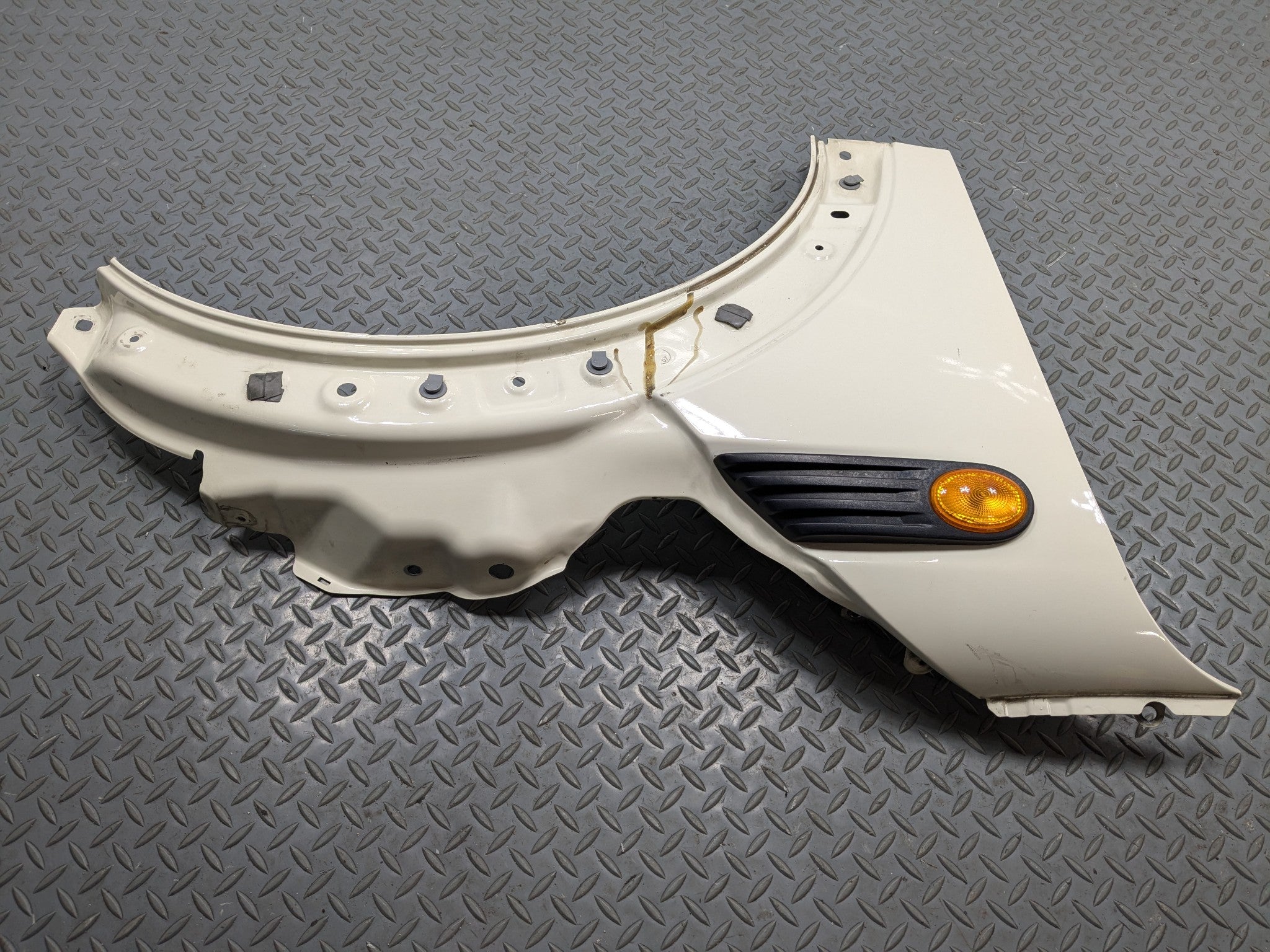 09 - 10 OEM MINI COOPER CONVERTIBLE FRONT RIGHT SIDE FENDER PANEL PEPEER WHITE