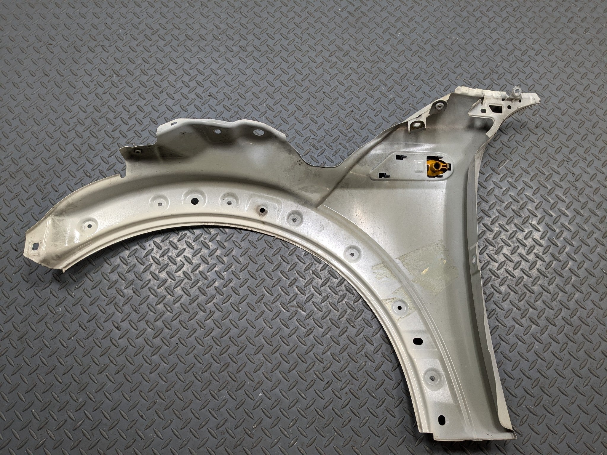 09 - 10 OEM MINI COOPER CONVERTIBLE FRONT RIGHT SIDE FENDER PANEL PEPEER WHITE