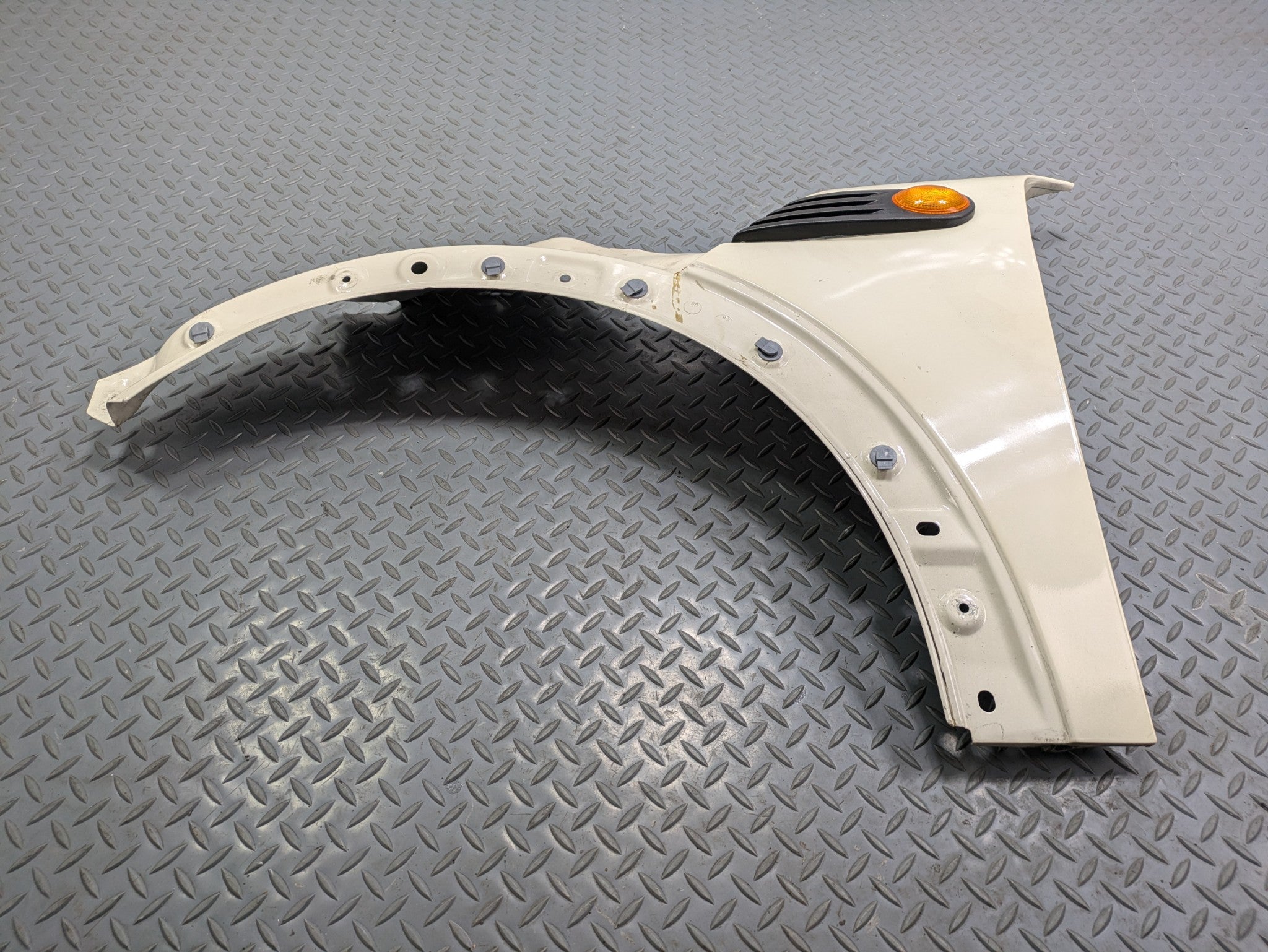 09 - 10 OEM MINI COOPER CONVERTIBLE FRONT LEFT SIDE FENDER PANEL PEPEER WHITE