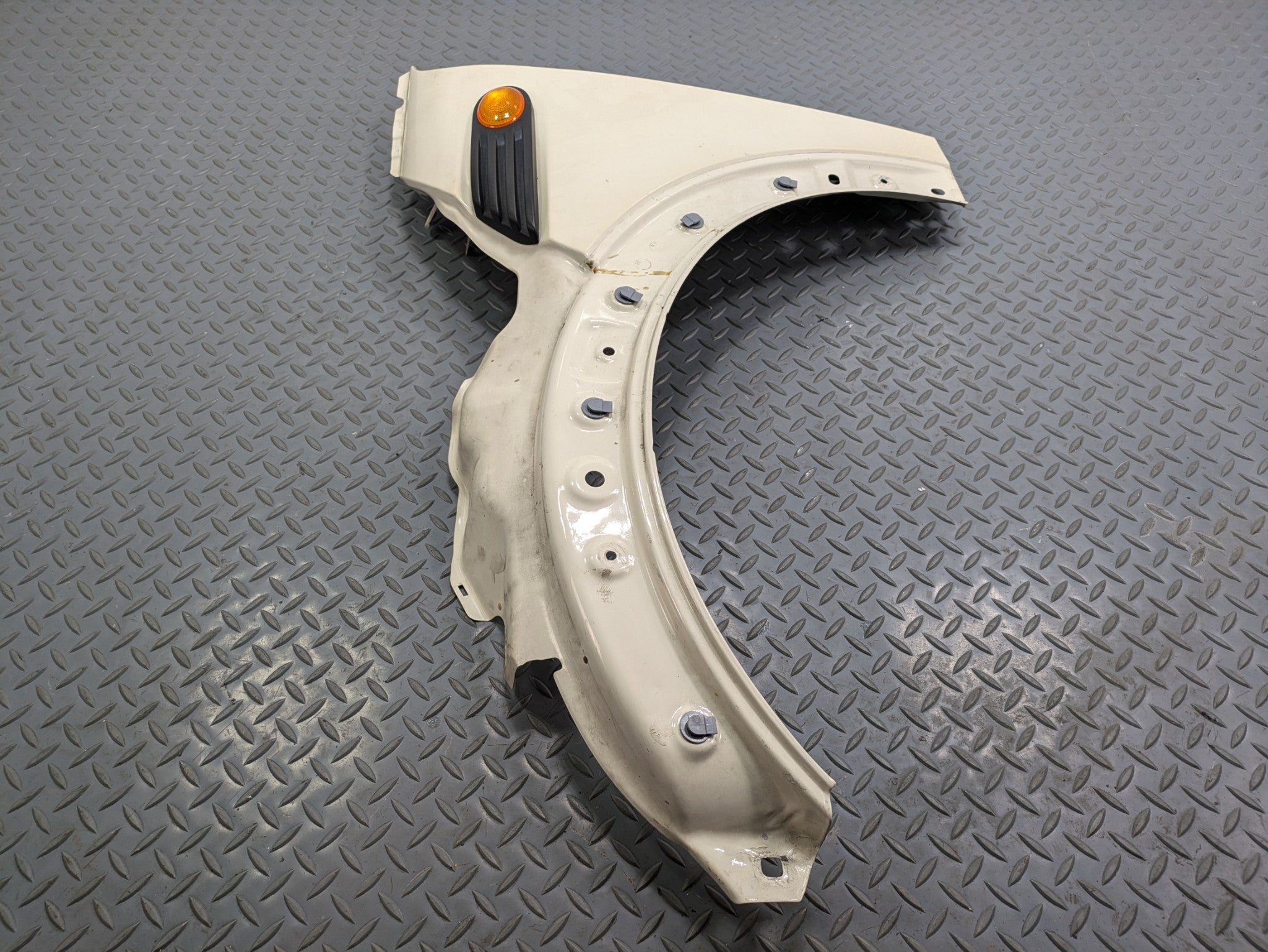 09 - 10 OEM MINI COOPER CONVERTIBLE FRONT LEFT SIDE FENDER PANEL PEPEER WHITE