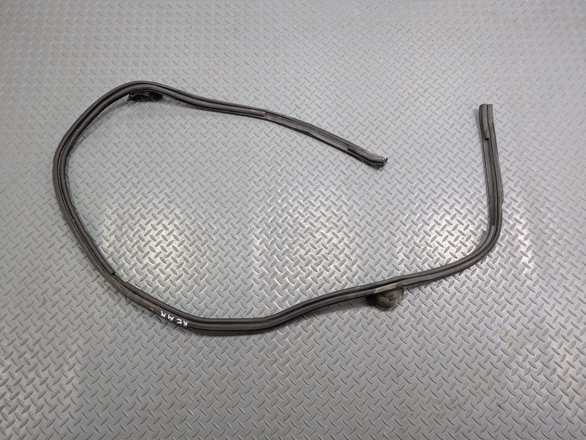 2009 - 2010 OEM MINI COOPER CONVERTIBLE TRUNK HATCH TAILGATE WEATHERSTRIP RUBBER