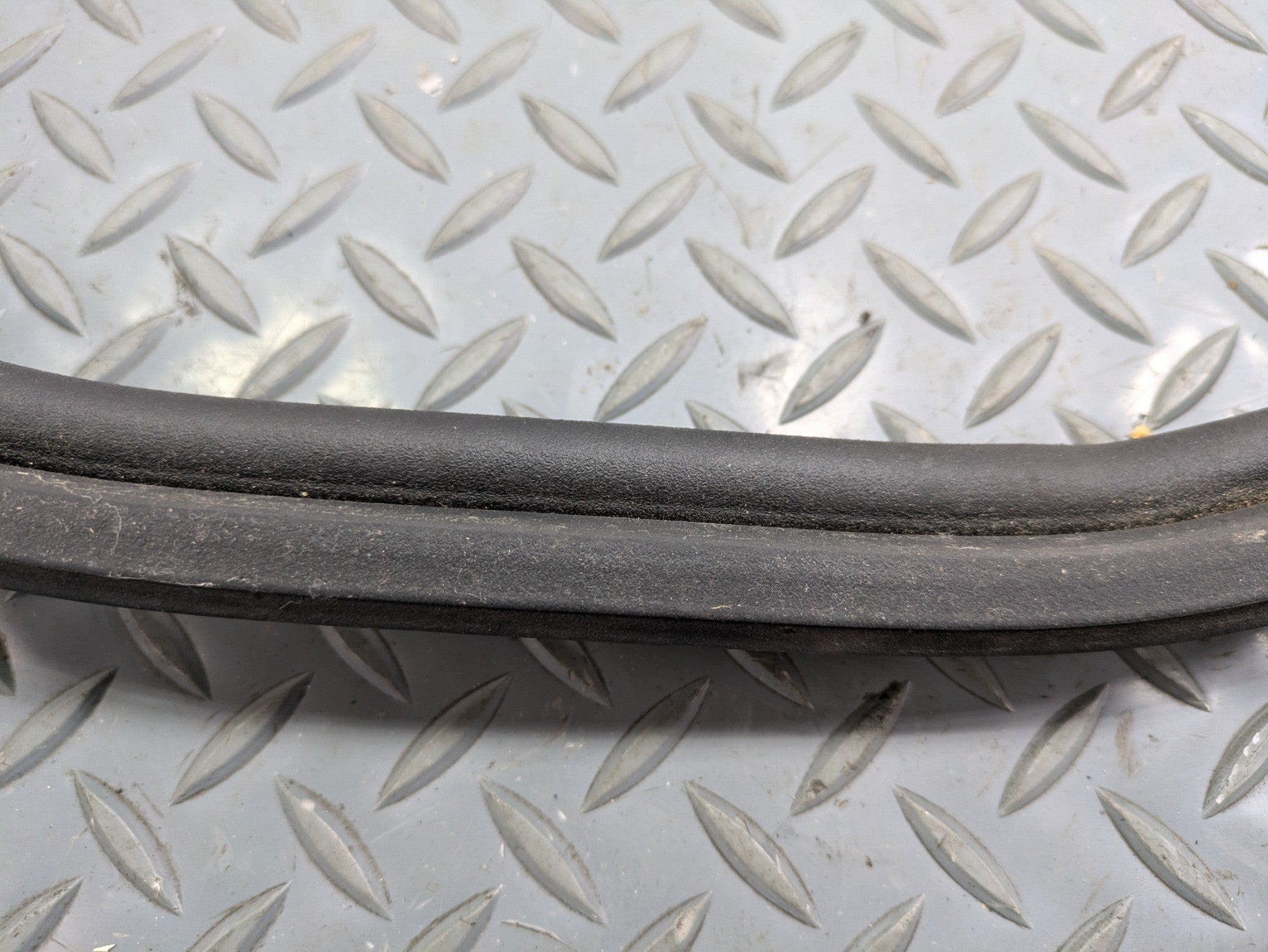 2009 - 2010 OEM MINI COOPER CONVERTIBLE TRUNK HATCH TAILGATE WEATHERSTRIP RUBBER