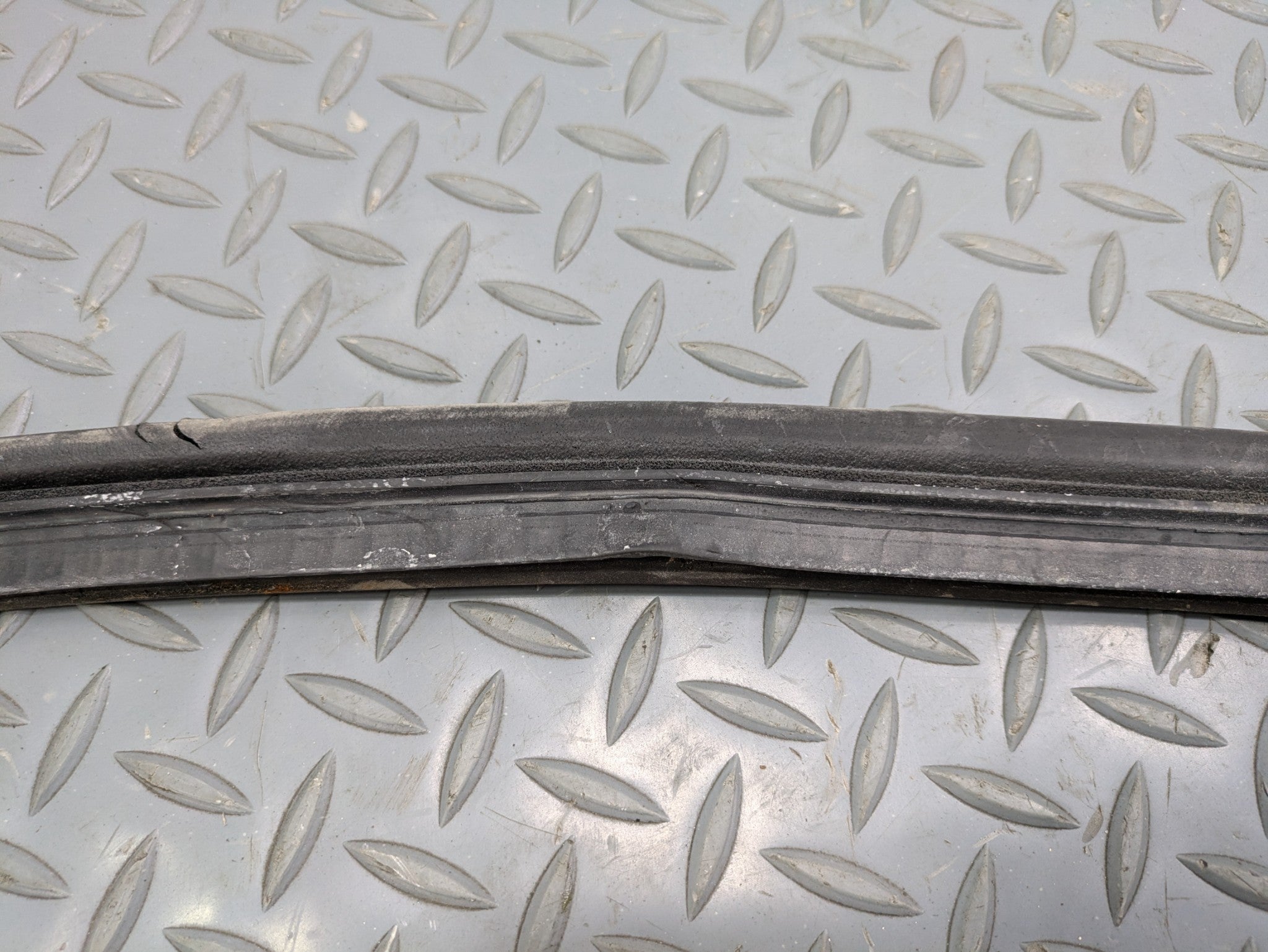 2009 - 2010 OEM MINI COOPER CONVERTIBLE TRUNK HATCH TAILGATE WEATHERSTRIP RUBBER