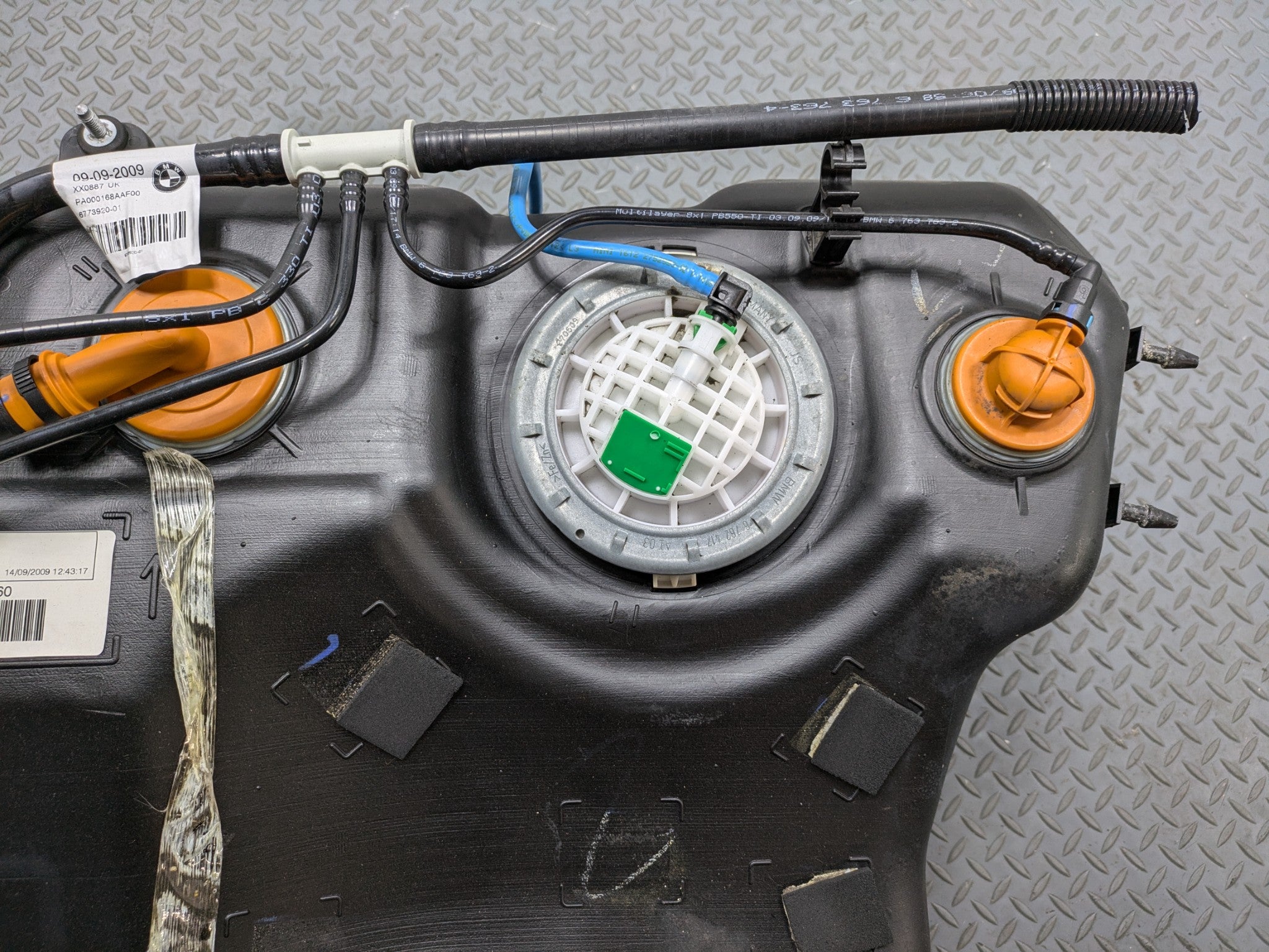 2009 - 2010 OEM MINI COOPER CONVERTIBLE GAS FUEL TANK ASSEMBLY