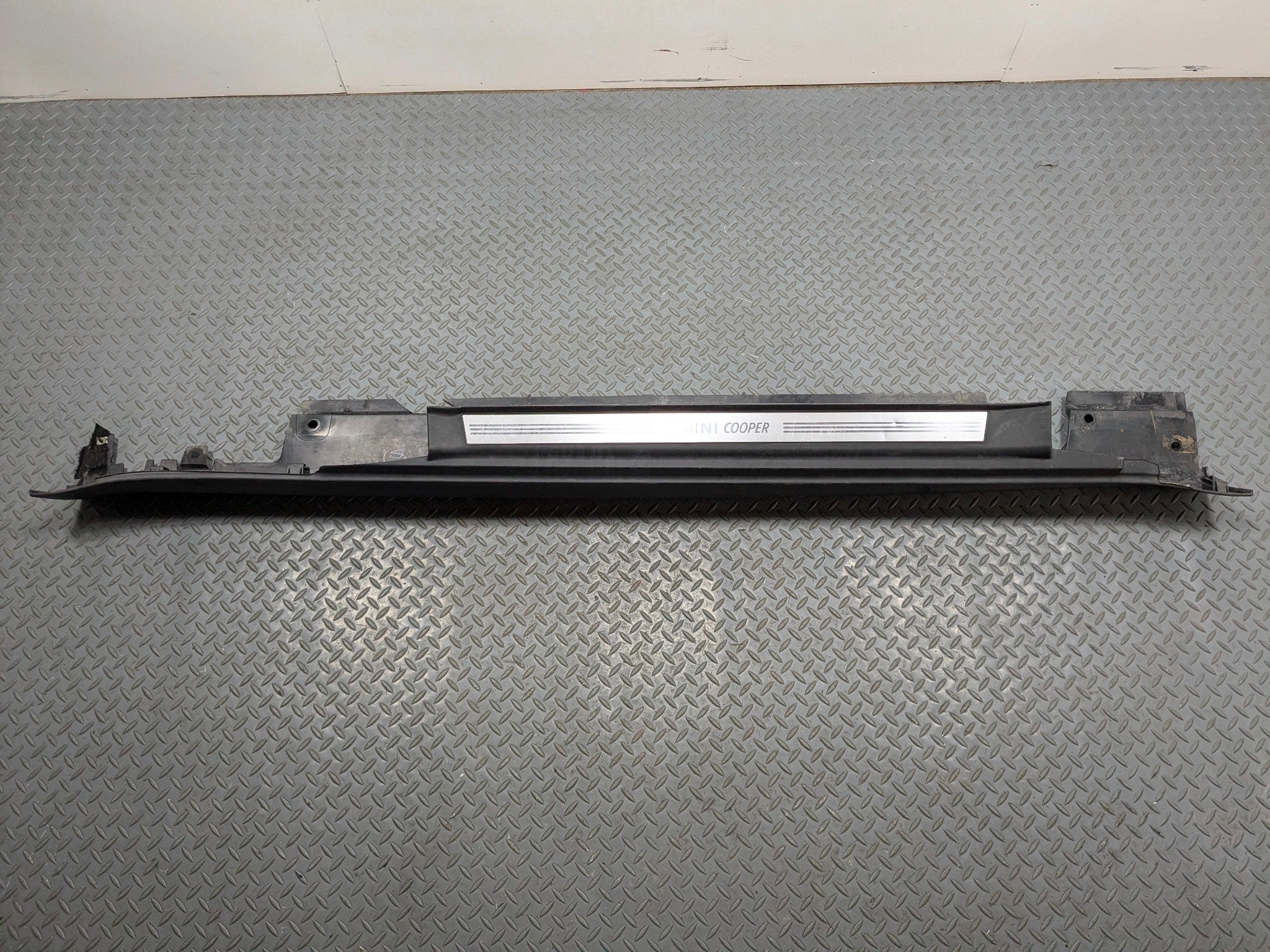 09-10 OEM MINI COOPER CONVERTIBLE RIGHT SIDE EXTERIOR ROCKER BODY MOULDING TRIM