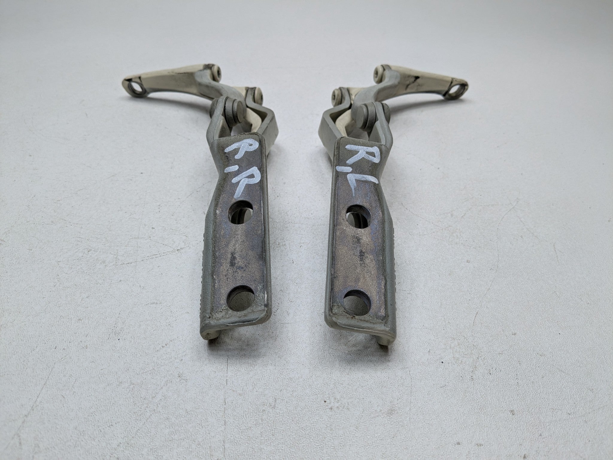 2009 - 2010 OEM MINI COOPER CONVERTIBLE REAR LEFT AND RIGHT SIDE TRUNK HINGE SET