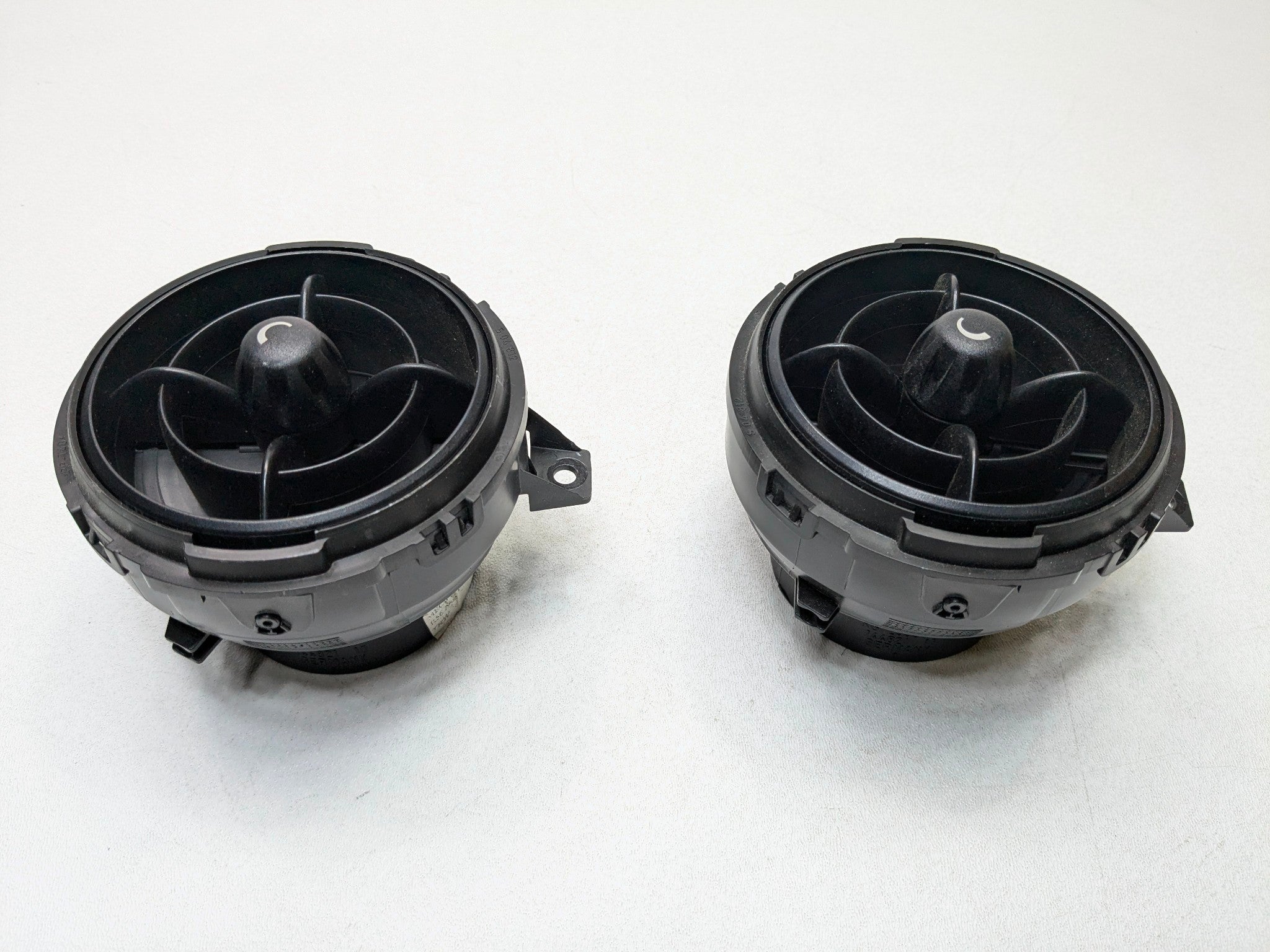 09 - 10 OEM MINI COOPER CONVERTIBLE LEFT AND RIGHT AIR CONDITIONING HEATER VENTS