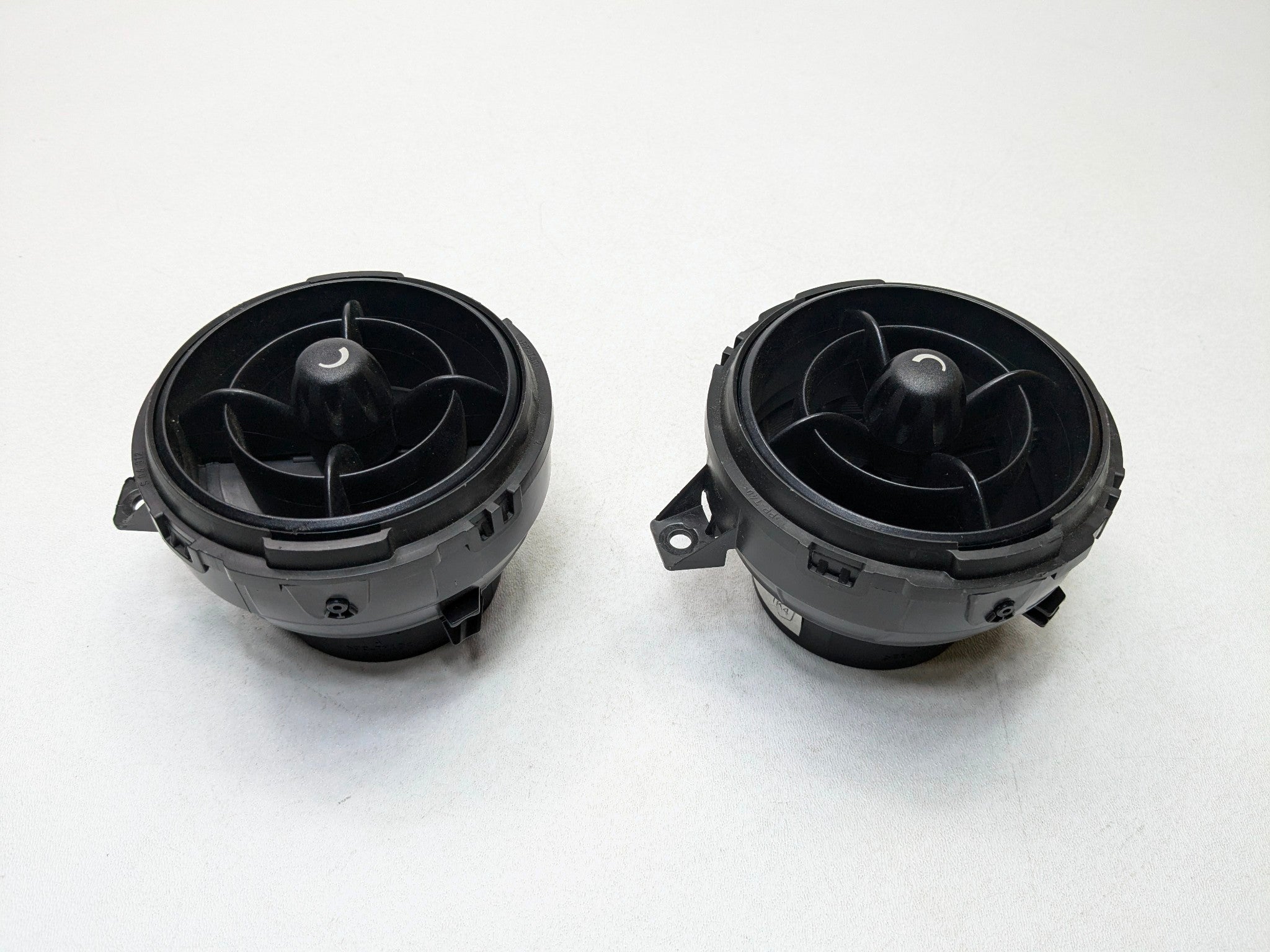 09 - 10 OEM MINI COOPER CONVERTIBLE LEFT AND RIGHT AIR CONDITIONING HEATER VENTS