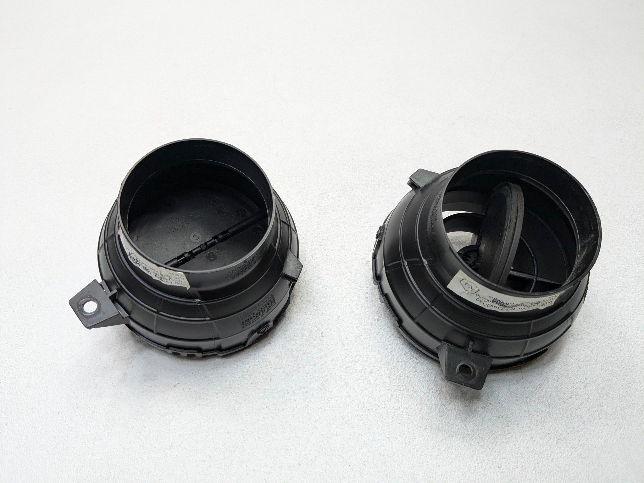 09 - 10 OEM MINI COOPER CONVERTIBLE LEFT AND RIGHT AIR CONDITIONING HEATER VENTS