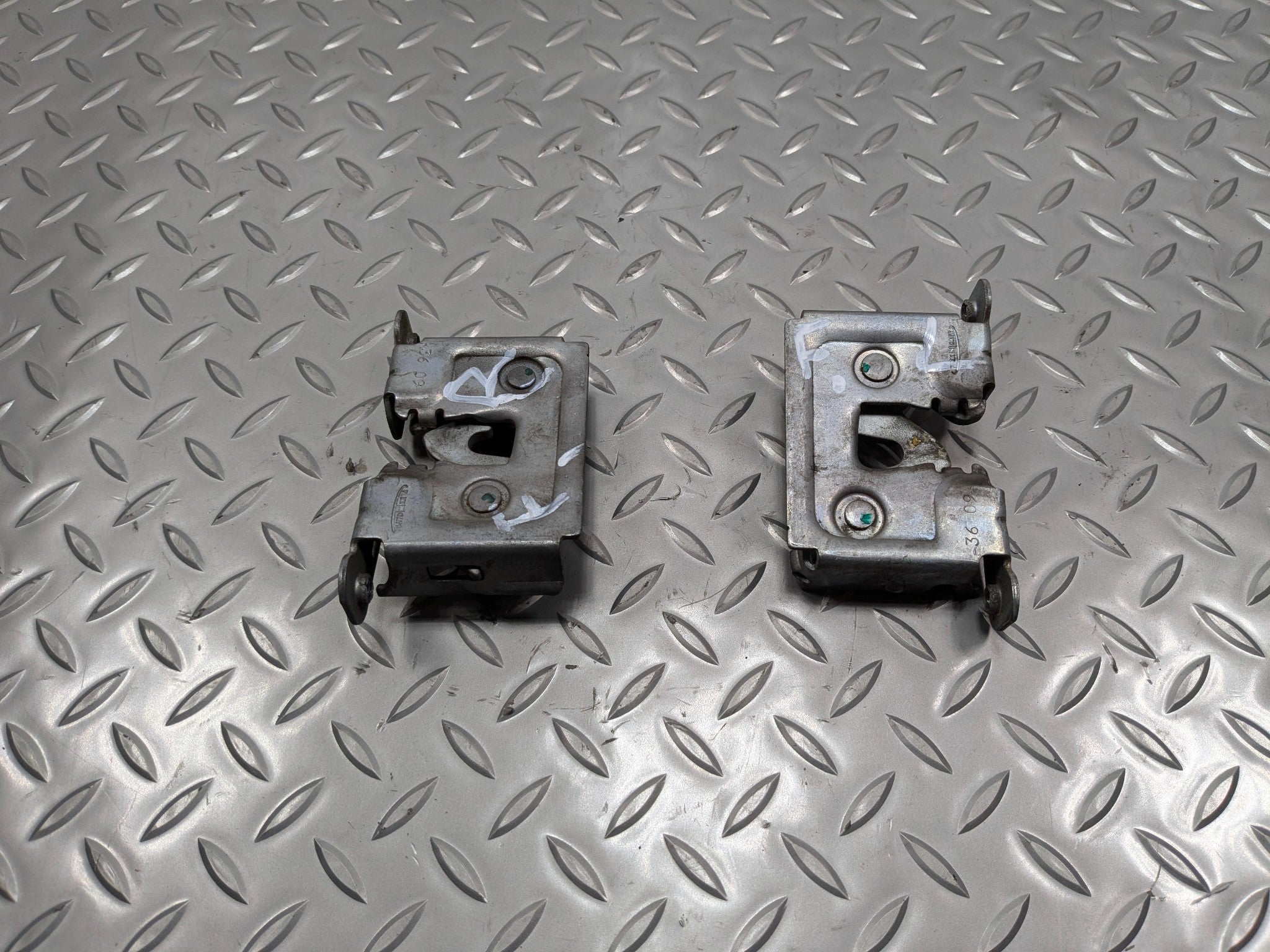 2009 - 2010 OEM MINI COOPER CONVERTIBLE FRONT LEFT AND RIGHT HOOD LATCH LOCK