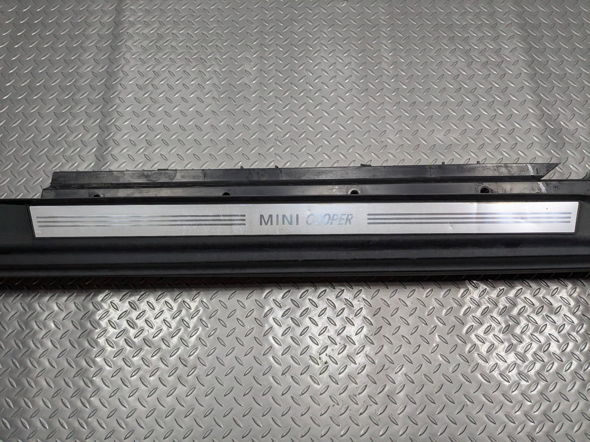 09 - 10 OEM MINI COOPER CONVERTIBLE LEFT DRIVER SIDE ROCKER MOLDING SKIRT COVER