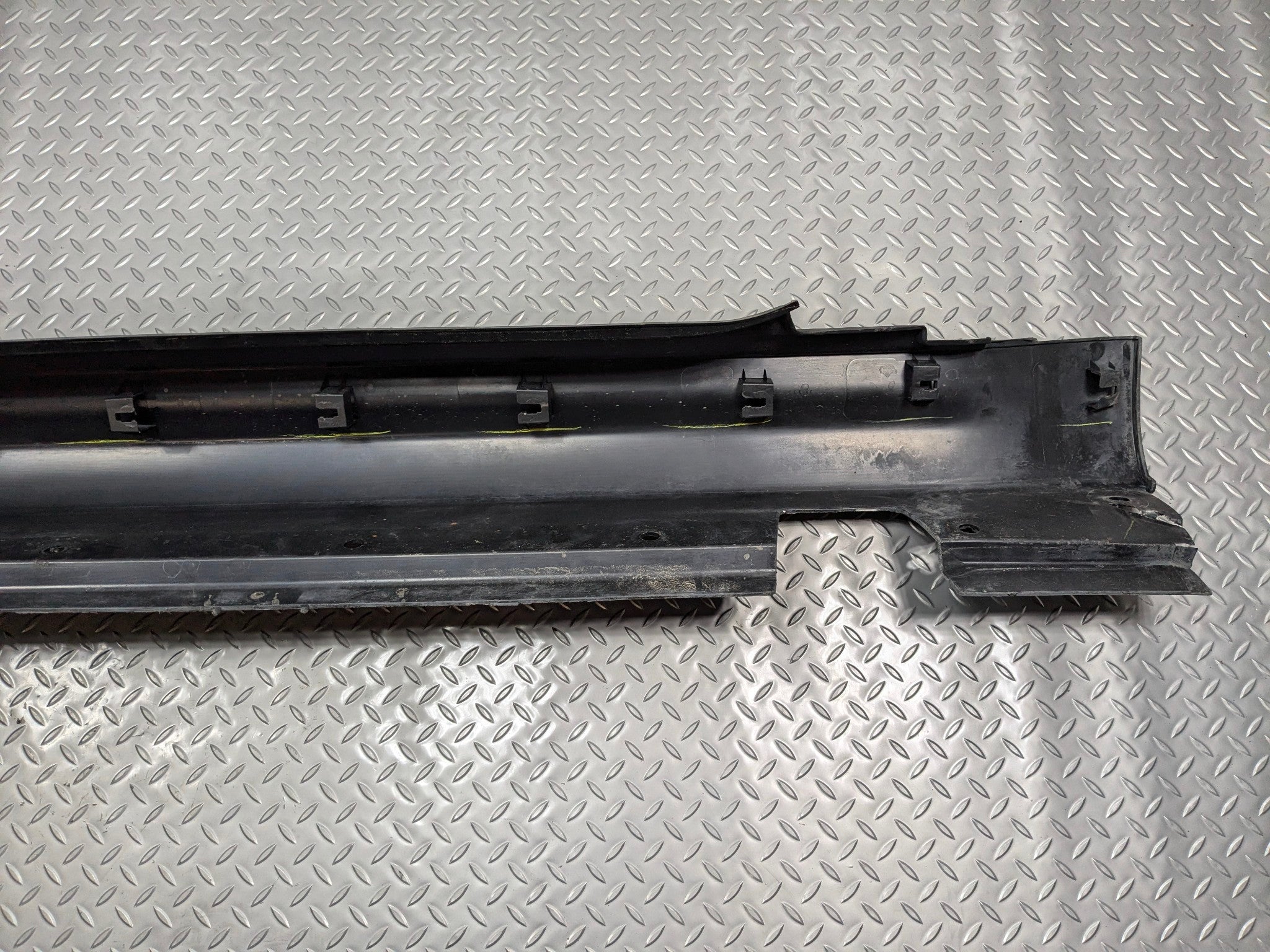 09 - 10 OEM MINI COOPER CONVERTIBLE LEFT DRIVER SIDE ROCKER MOLDING SKIRT COVER