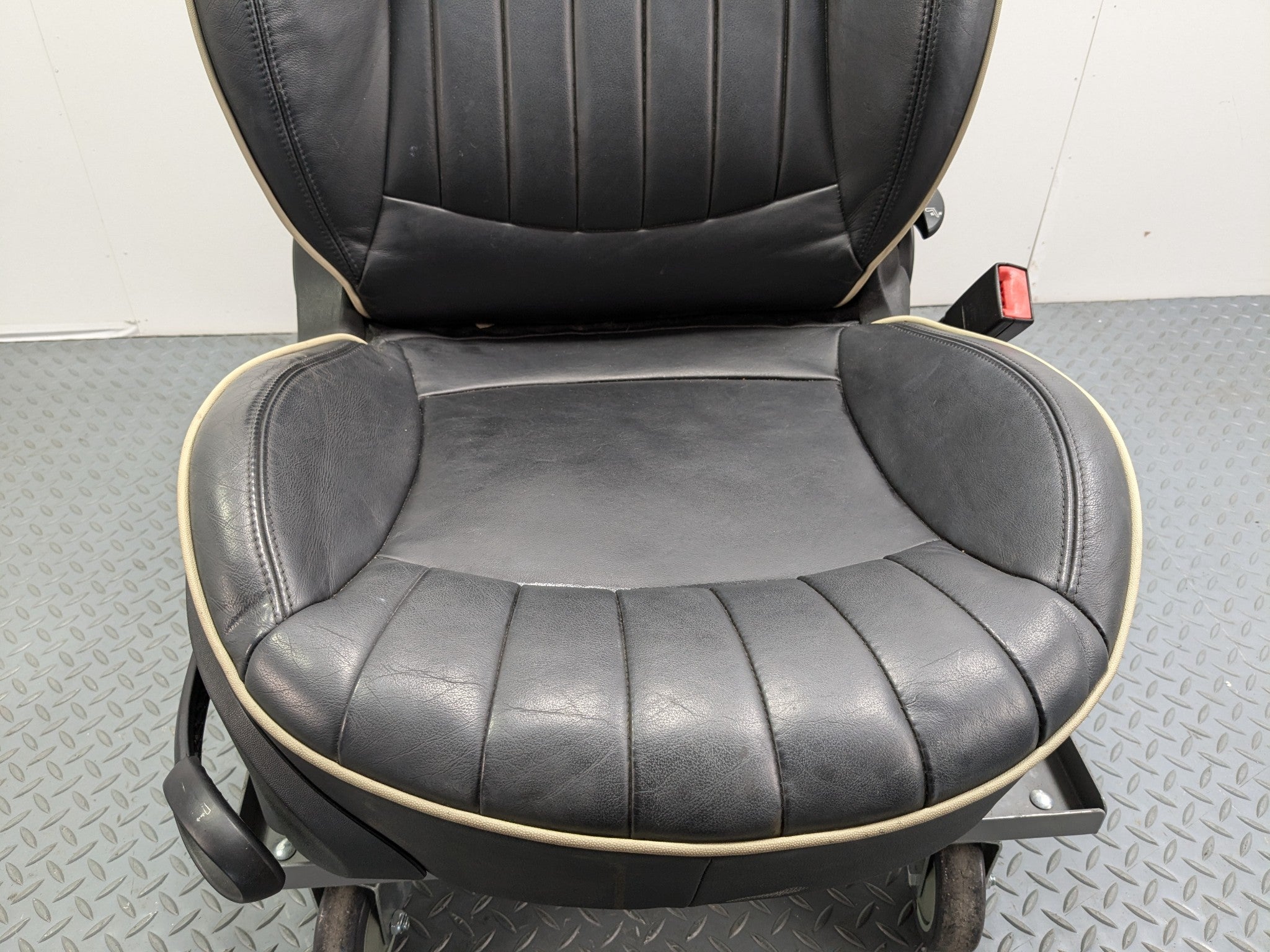 2009 - 2010 OEM MINI COOPER CONVERTIBLE FRONT RIGHT SIDE SEAT BLACK LEATHER