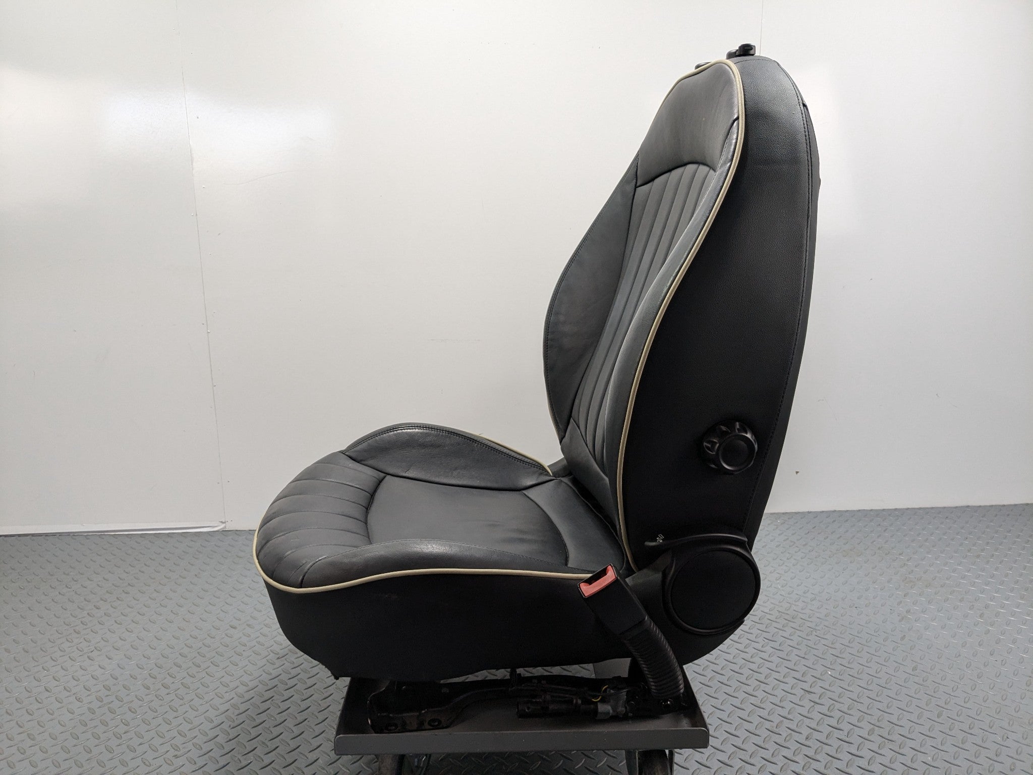 2009 - 2010 OEM MINI COOPER CONVERTIBLE FRONT RIGHT SIDE SEAT BLACK LEATHER