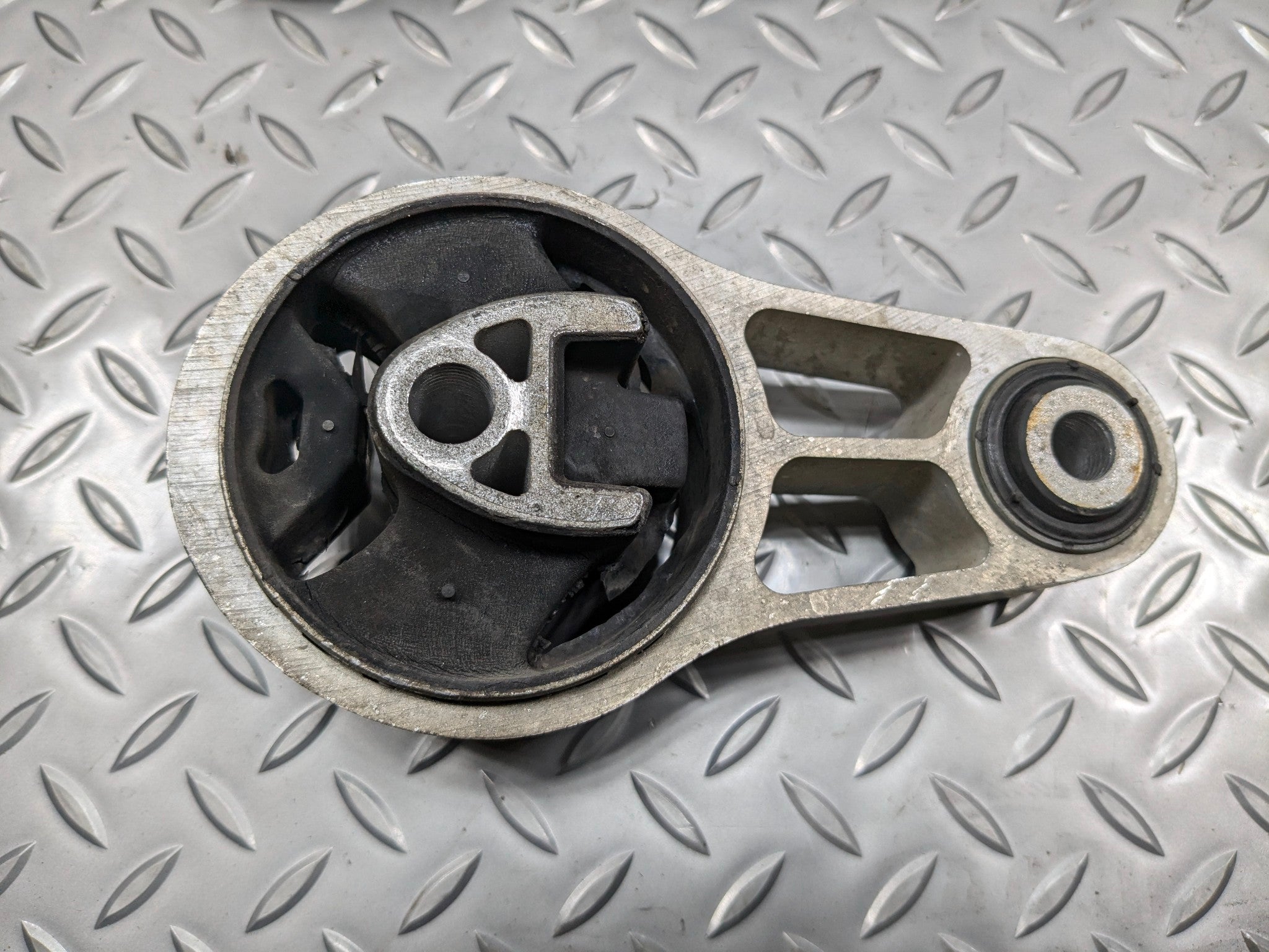 09 - 10 OEM MINI COOPER CONVERTIBLE FRONT RIGHT UPPER ENGINE FRAME MOUNT BRACKET