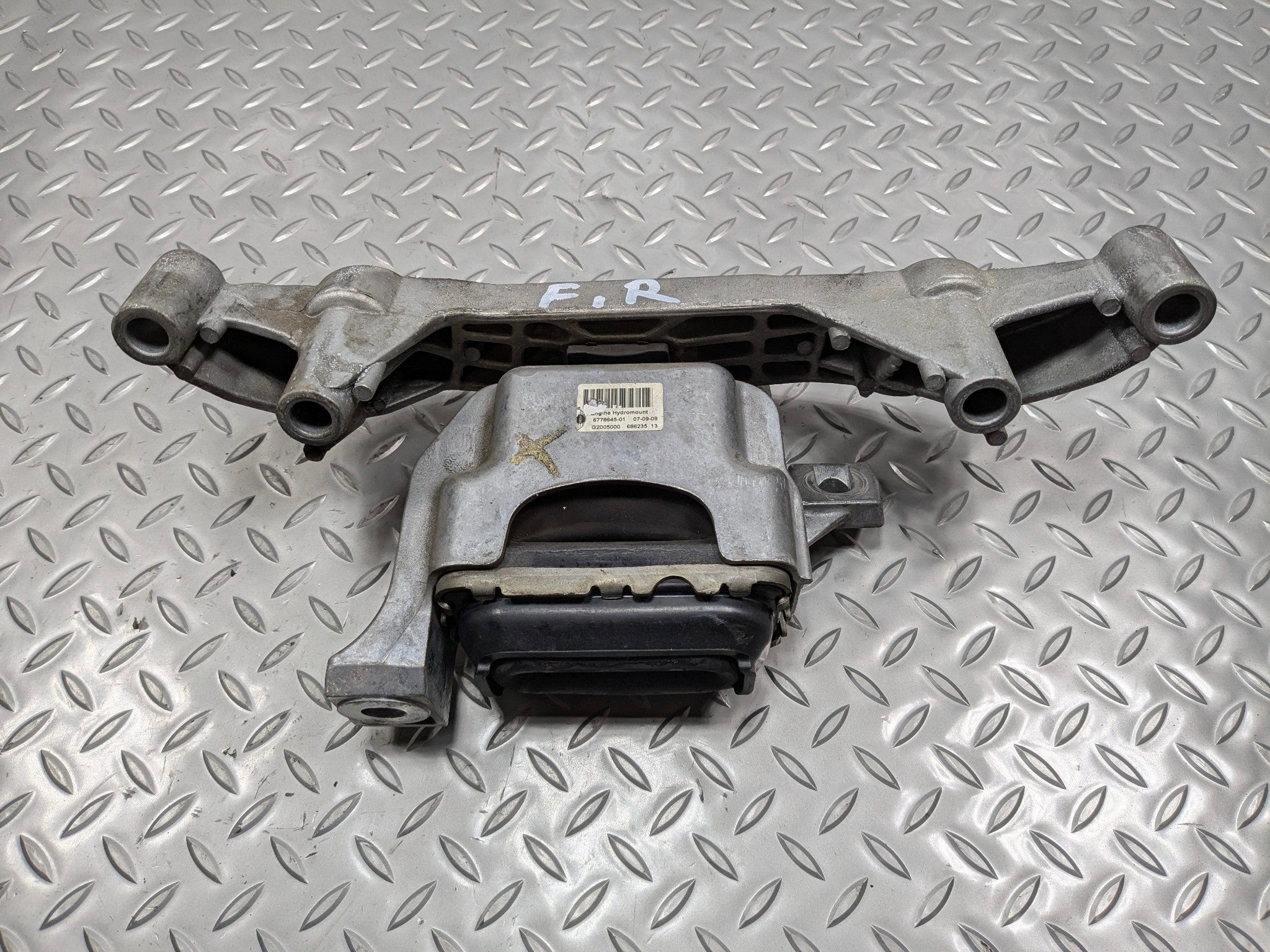 09 - 10 OEM MINI COOPER CONVERTIBLE FRONT RIGHT UPPER ENGINE FRAME MOUNT BRACKET