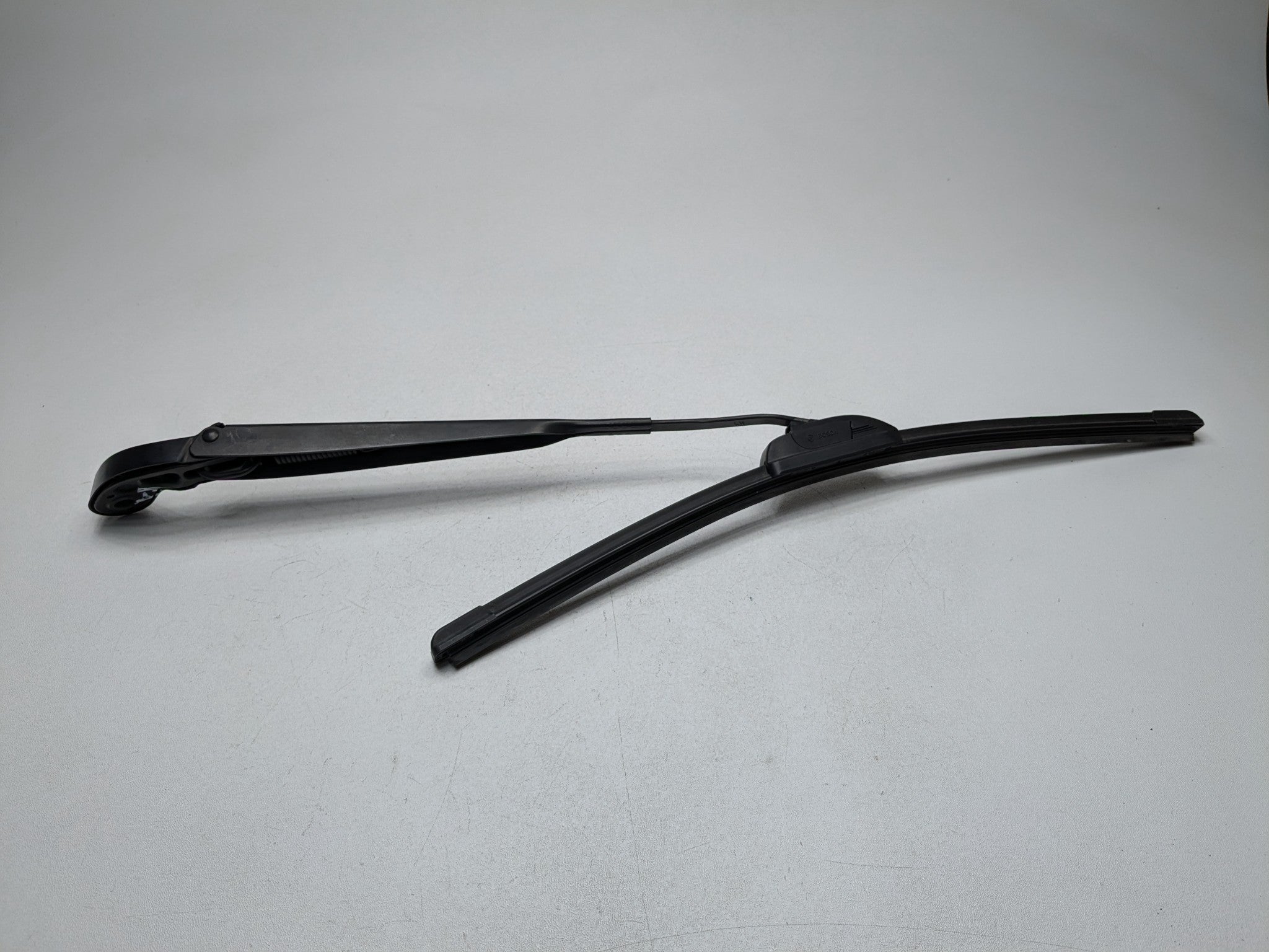 2009 - 2010 OEM MINI COOPER CONVERTIBLE FRONT RIGHT SIDE WIPER ARM WITH BLADE