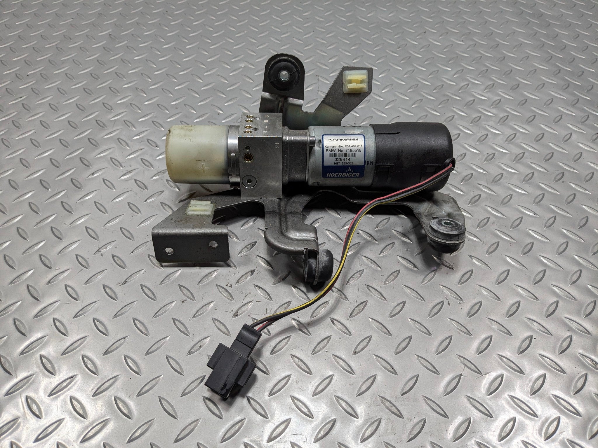 2009 - 2010 OEM MINI COOPER CONVERTIBLE HYDRAULIC ROOF LIFT MOTOR PUMP ASSEMBLY