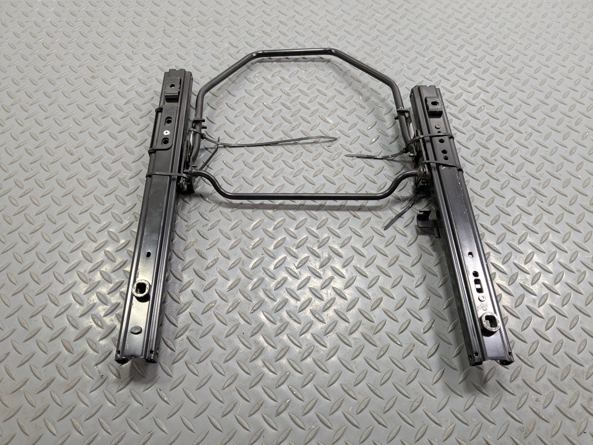 2009 - 2010 OEM MINI COOPER CONVERTIBLE FRONT LEFT DRIVER SIDE SEAT TRACK RAIL