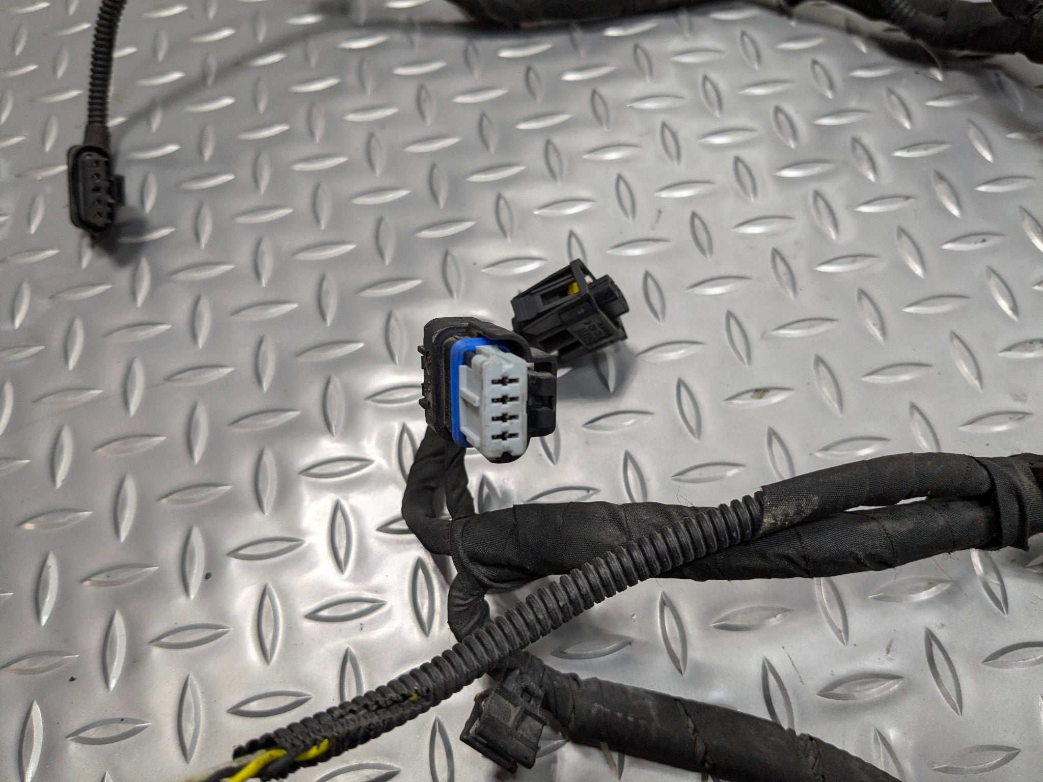 2009 - 2010 OEM MINI COOPER CONVERTIBLE ENGINE WIRE HARNESS CABLE AND CONNECTOR