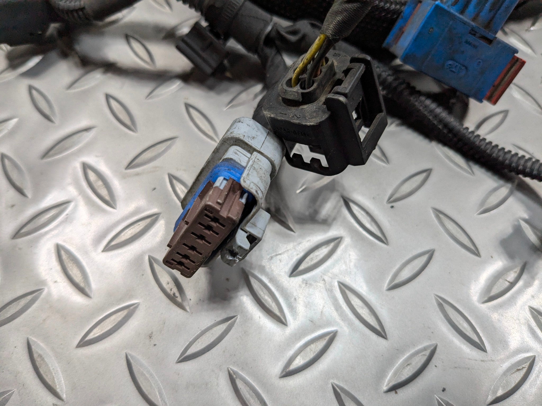 2009 - 2010 OEM MINI COOPER CONVERTIBLE ENGINE WIRE HARNESS CABLE AND CONNECTOR