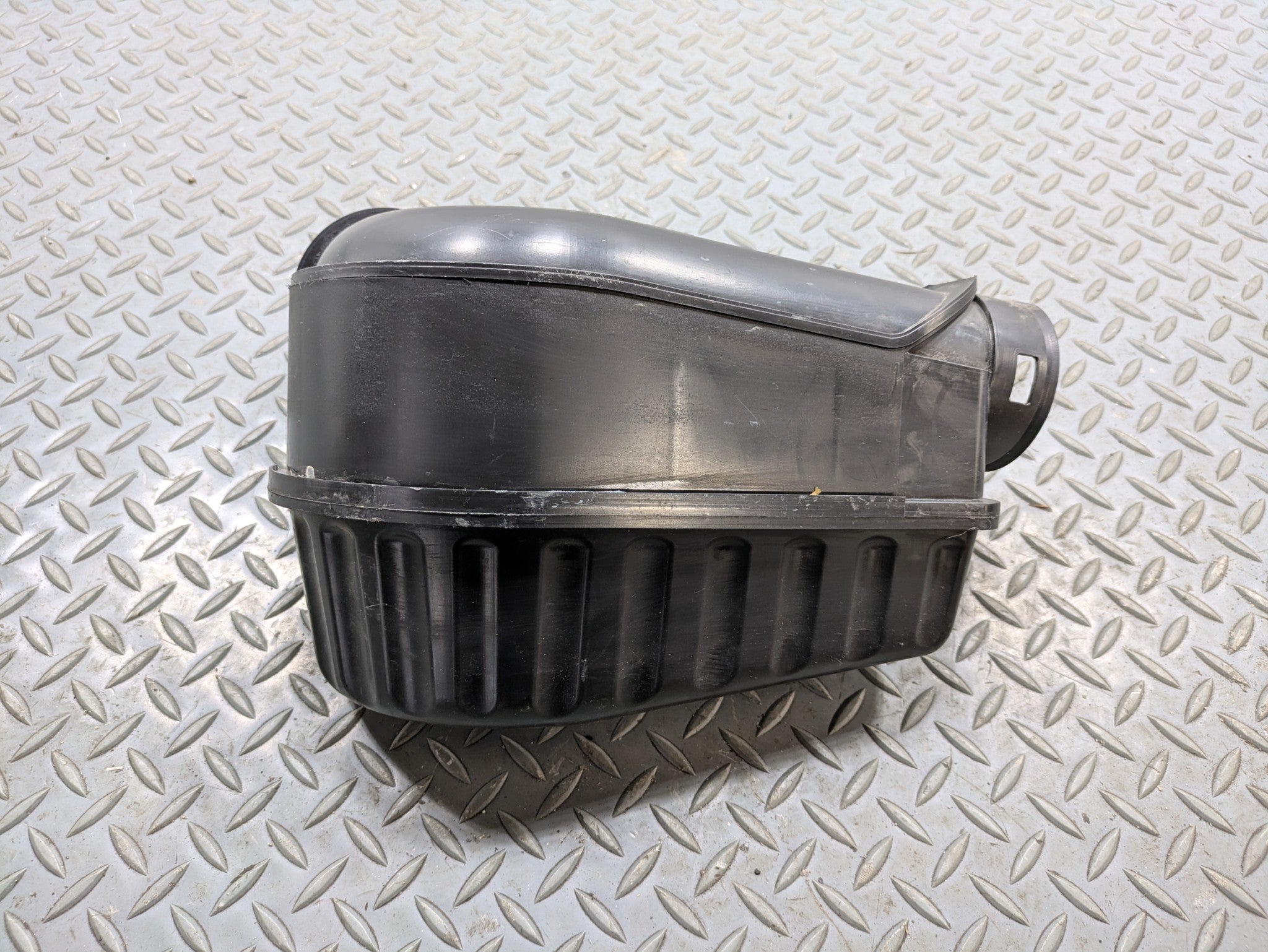 2009 - 2010 OEM MINI COOPER CONVERTIBLE AIR INTAKE CLEANER FILTER HOUSING BOX