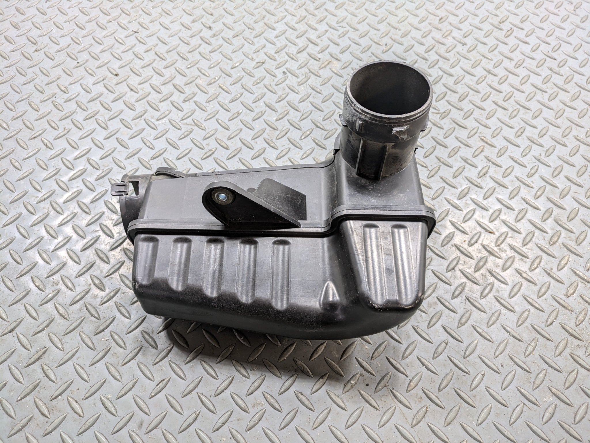 2009 - 2010 OEM MINI COOPER CONVERTIBLE AIR INTAKE CLEANER FILTER HOUSING BOX