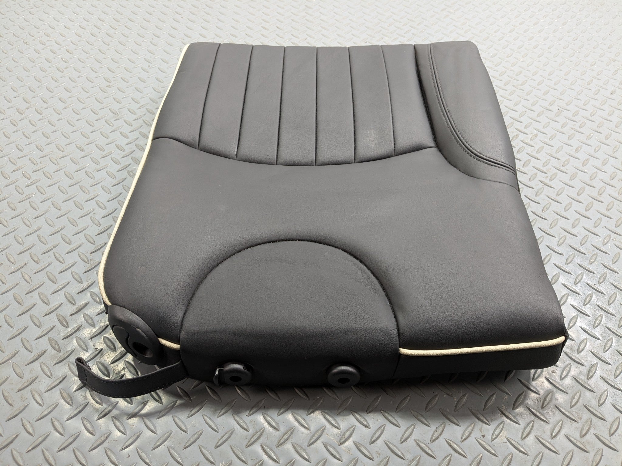 09 - 10 OEM MINI COOPER CONVERTIBLE REAR RIGHT PASSENGER SIDE UPPER SEAT CUSHION