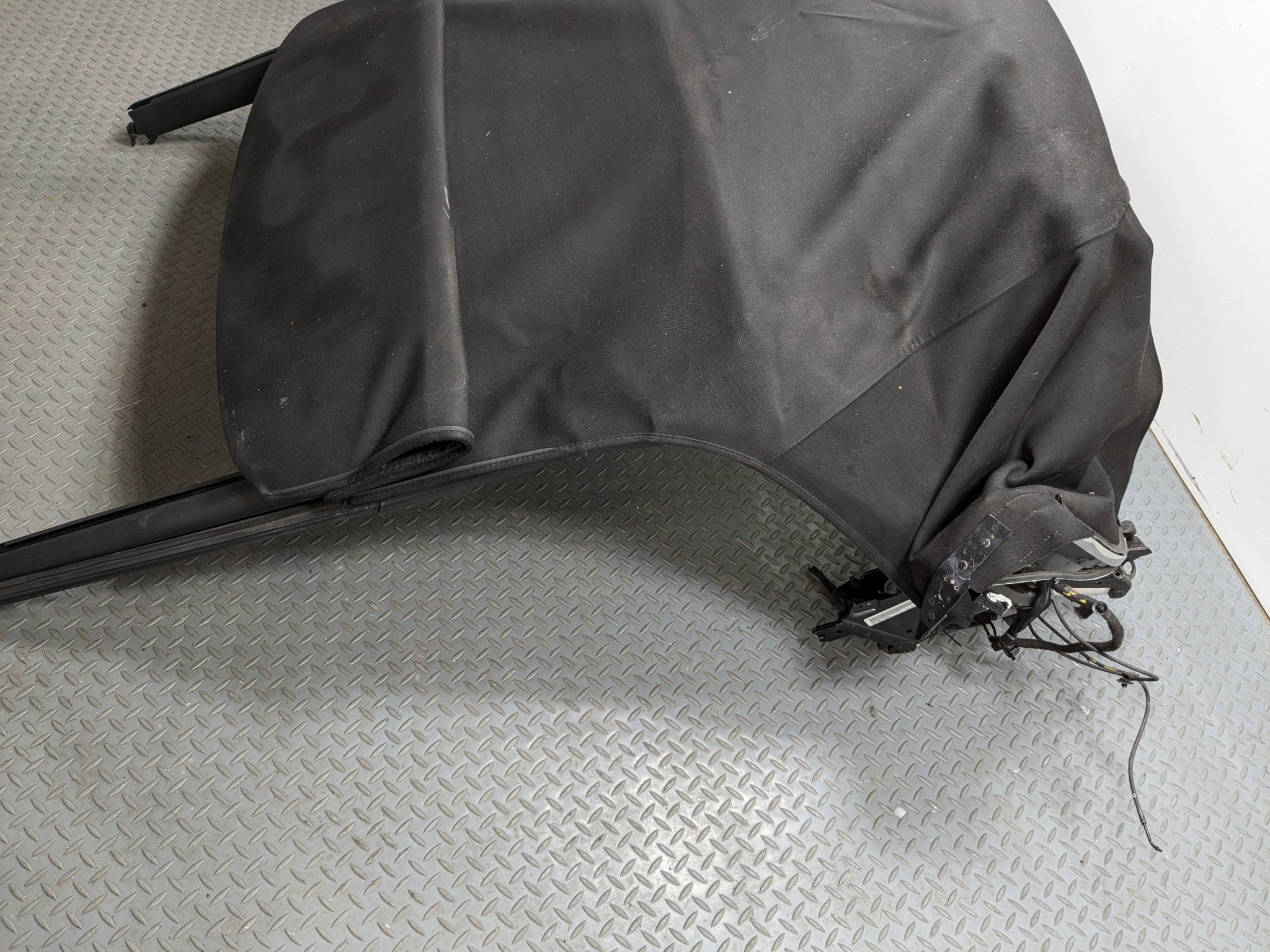 2009 - 2010 OEM MINI COOPER CONVERTIBLE ROOF WITH GLASS ASSEMBLY BLACK CLOTH