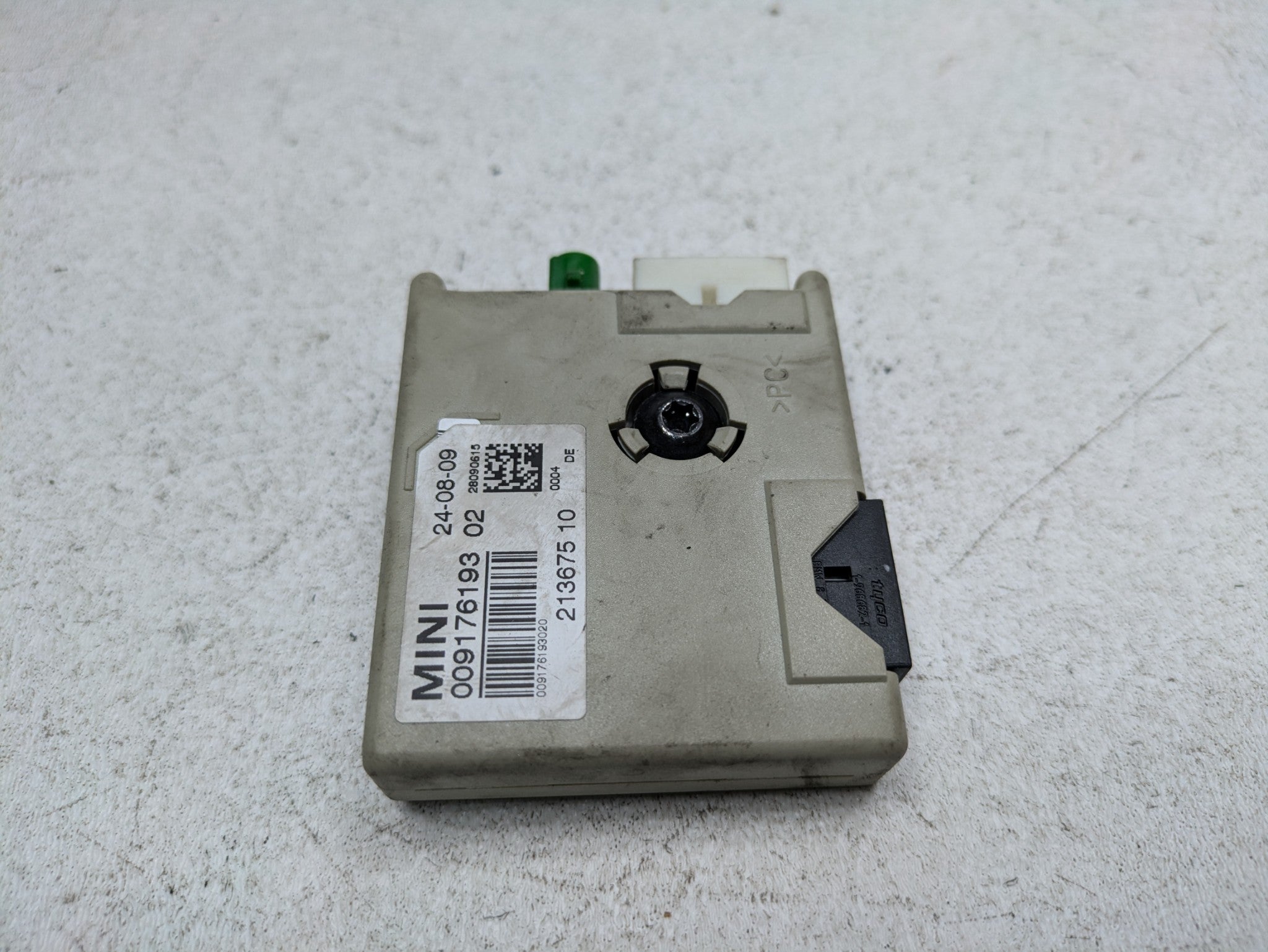 2009 - 2010 OEM MINI COOPER CONVERTIBLE RADIO ANTENNA AMPLIFIER CONTROL MODULE