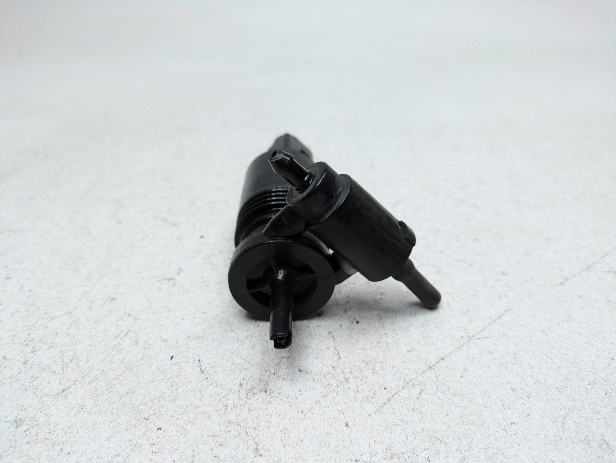 2009 - 2010 OEM MINI COOPER CONVERTIBLE WINDSHIELD FLUID WASHER PUMP