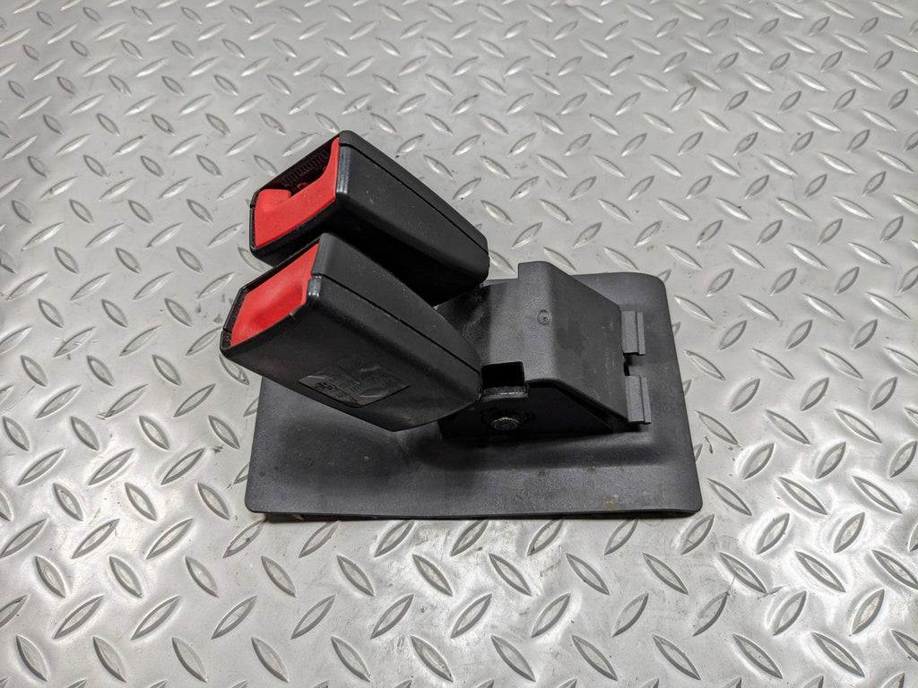 2009 - 2010 OEM MINI COOPER CONVERTIBLE REAR CENTER BUCKLE SEAT BELT RECEIVER