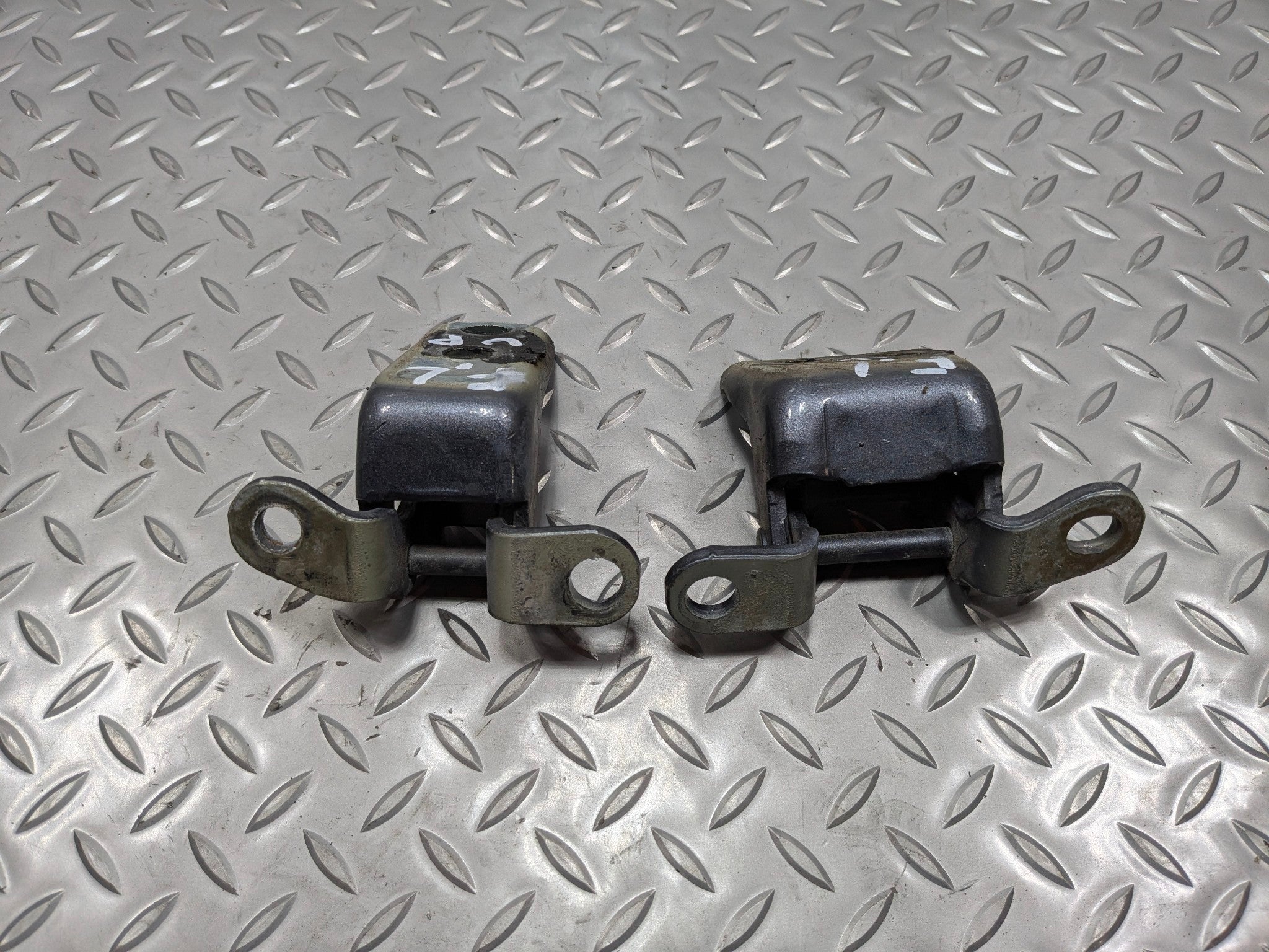 2004 - 2006 OEM ACURA TL FRONT LEFT DRIVER SIDE UPPER AND LOWER DOOR HINGE SET