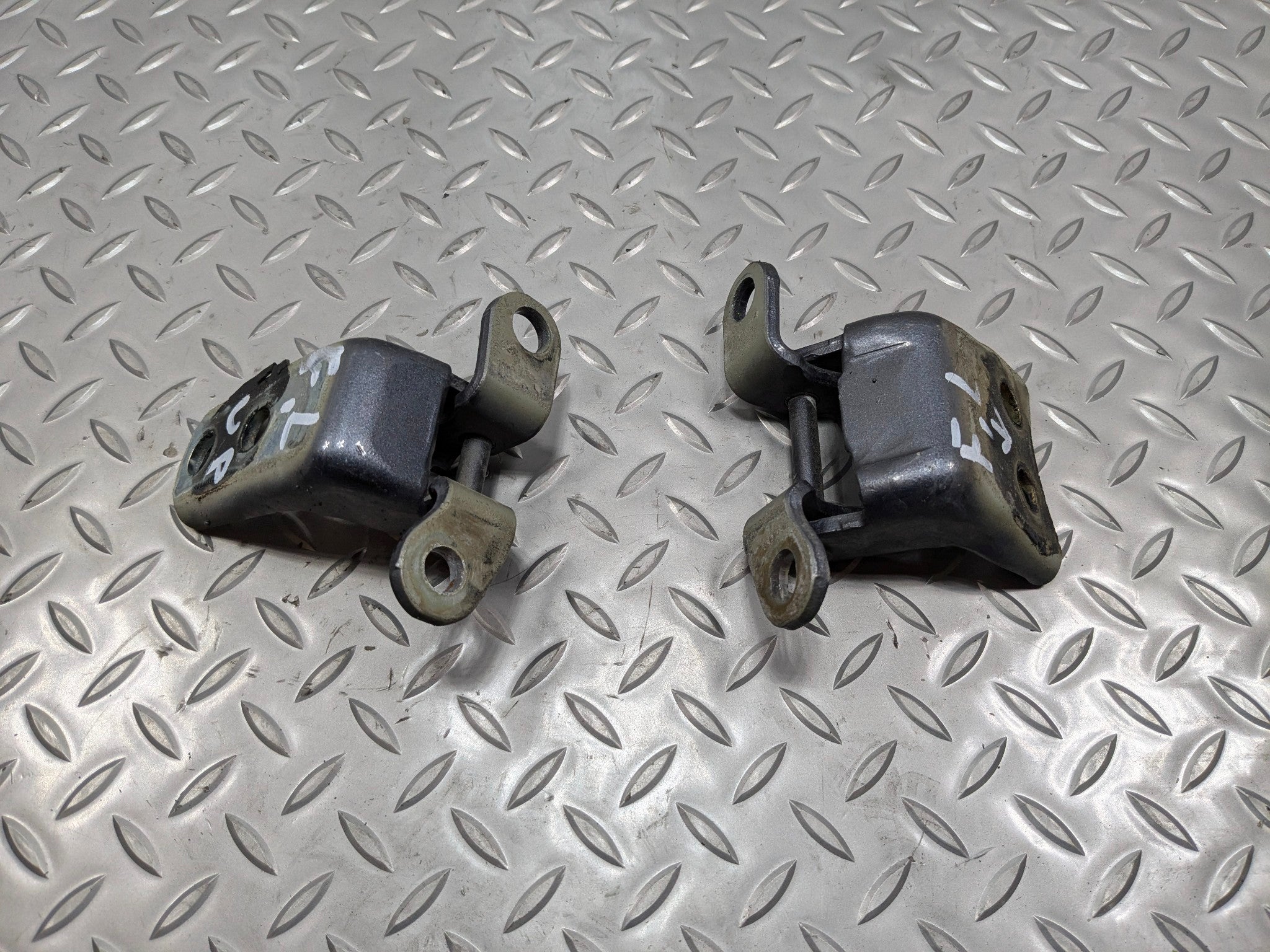 2004 - 2006 OEM ACURA TL FRONT LEFT DRIVER SIDE UPPER AND LOWER DOOR HINGE SET