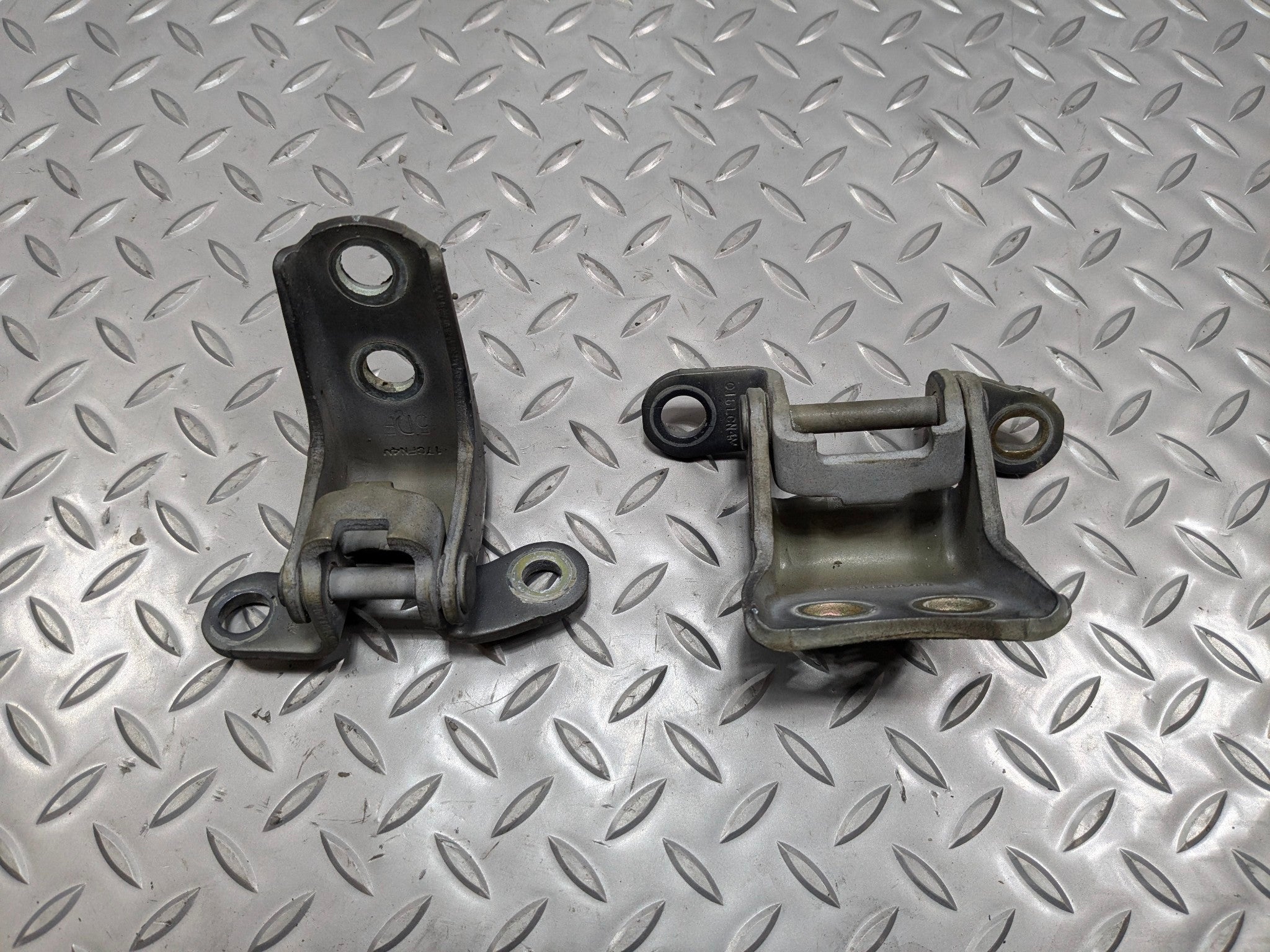 2004 - 2006 OEM ACURA TL FRONT LEFT DRIVER SIDE UPPER AND LOWER DOOR HINGE SET