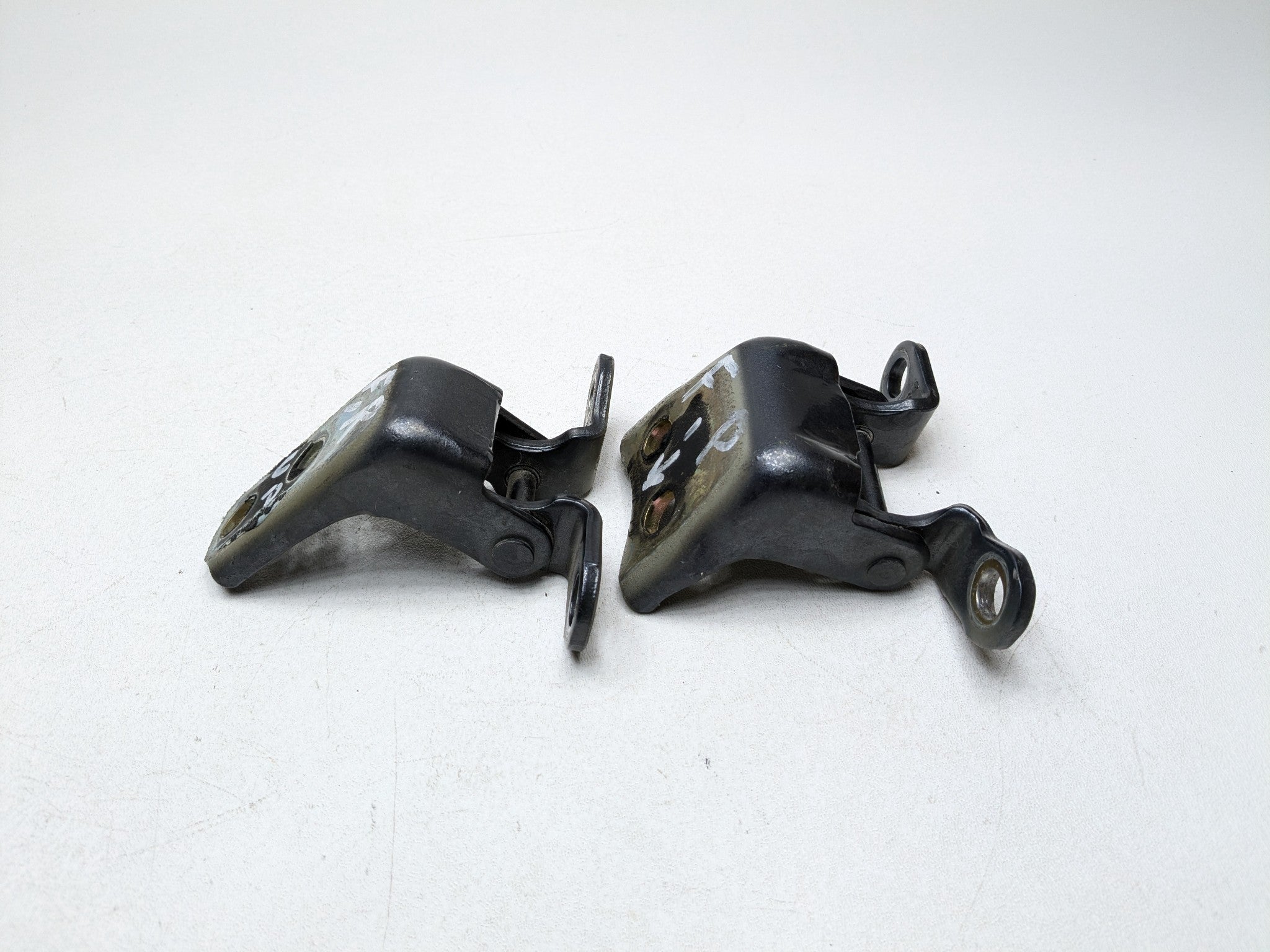 2004 - 2006 OEM ACURA TL FRONT RIGHT PASSENGER SIDE UPPER AND LOWER DOOR HINGE