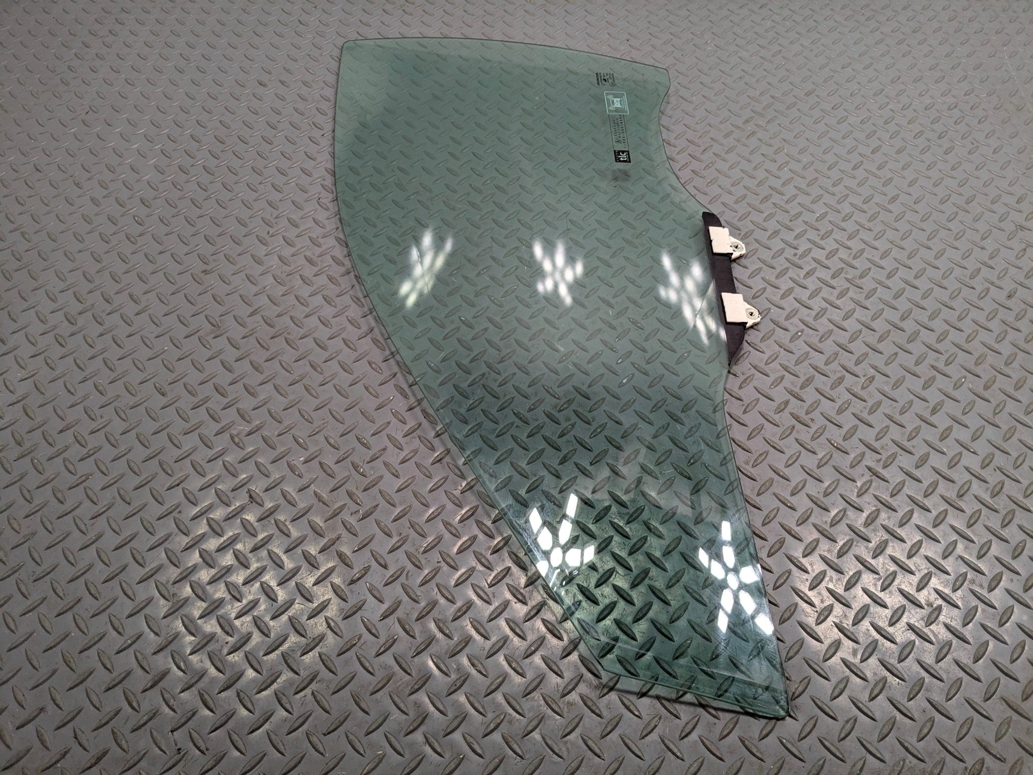 2004 - 2006 OEM ACURA TL FRONT LEFT DRIVER SIDE DOOR WINDOW GLASS