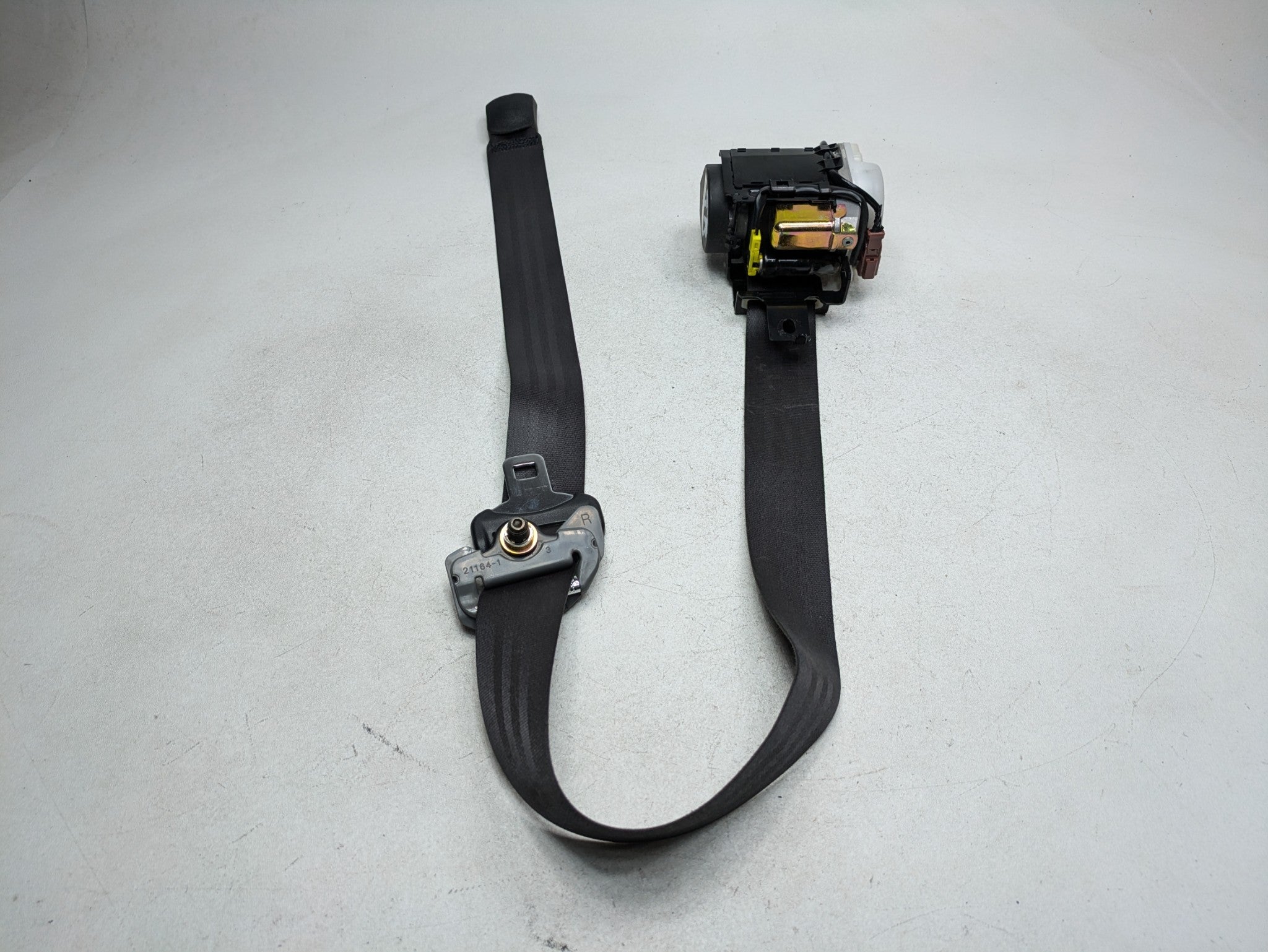 2004 - 2006 OEM ACURA TL FRONT RIGHT PASSENGER SIDE SEAT BELT RETRACTOR ASSEMBLY