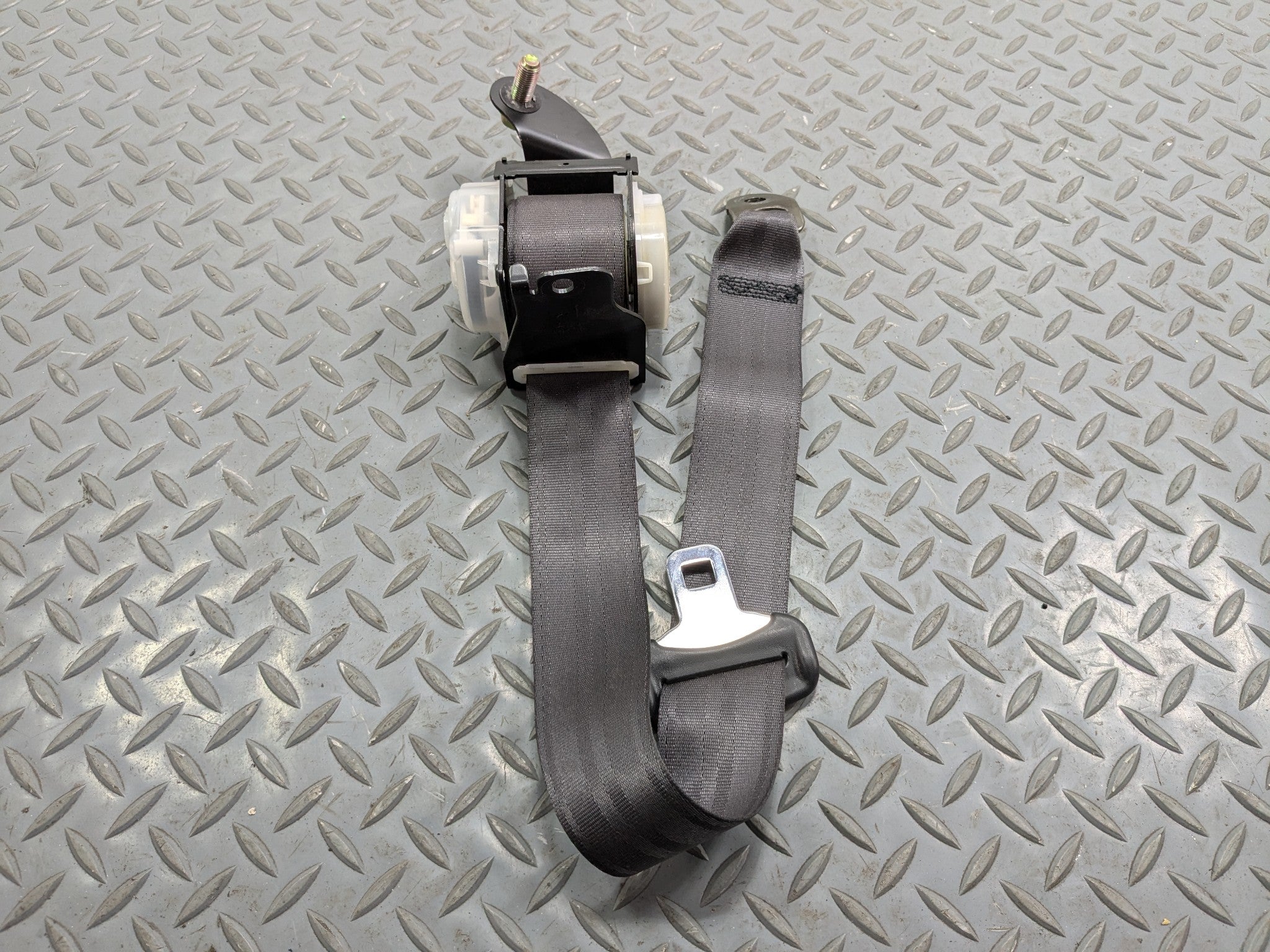 2004 - 2006 OEM ACURA TL REAR RIGHT PASSENGER SIDE SEAT BELT RETRACTOR ASSEMBLY