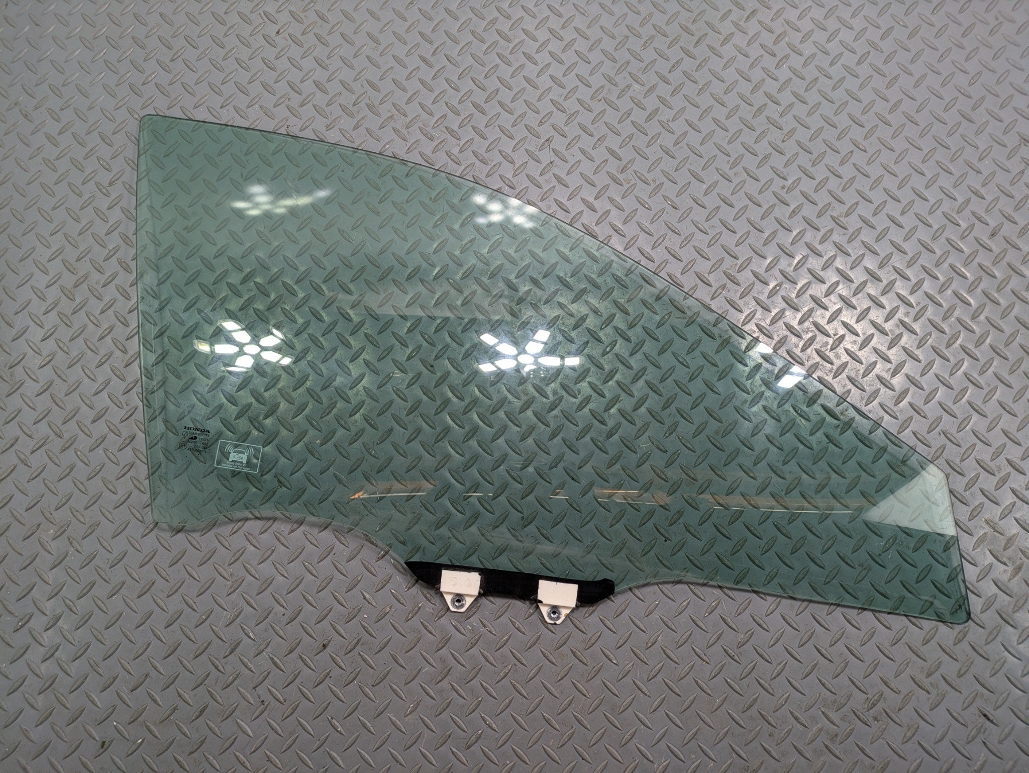 2004 - 2006 OEM ACURA TL FRONT RIGHT PASSENGER SIDE DOOR WINDOW GLASS