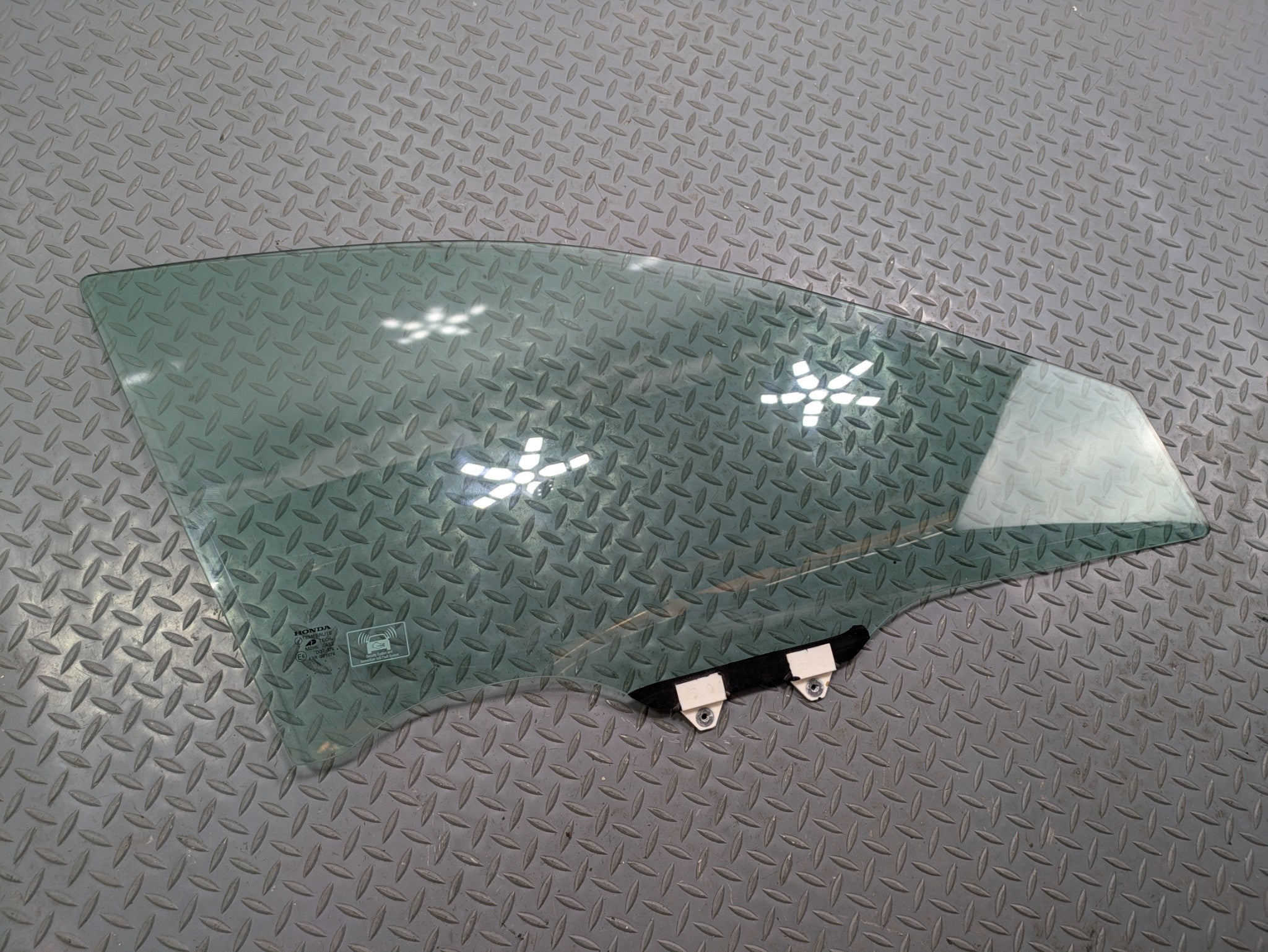 2004 - 2006 OEM ACURA TL FRONT RIGHT PASSENGER SIDE DOOR WINDOW GLASS