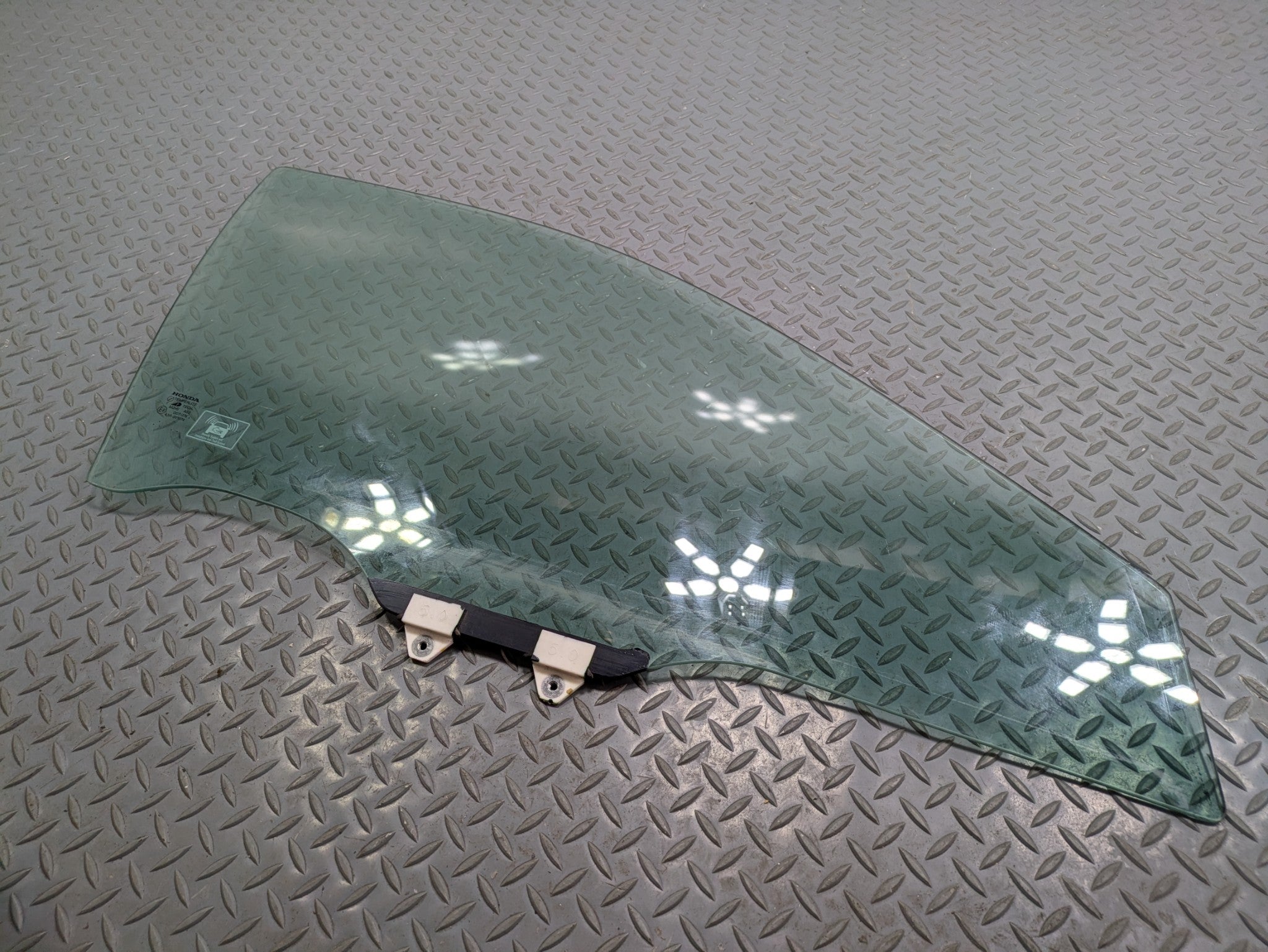 2004 - 2006 OEM ACURA TL FRONT RIGHT PASSENGER SIDE DOOR WINDOW GLASS